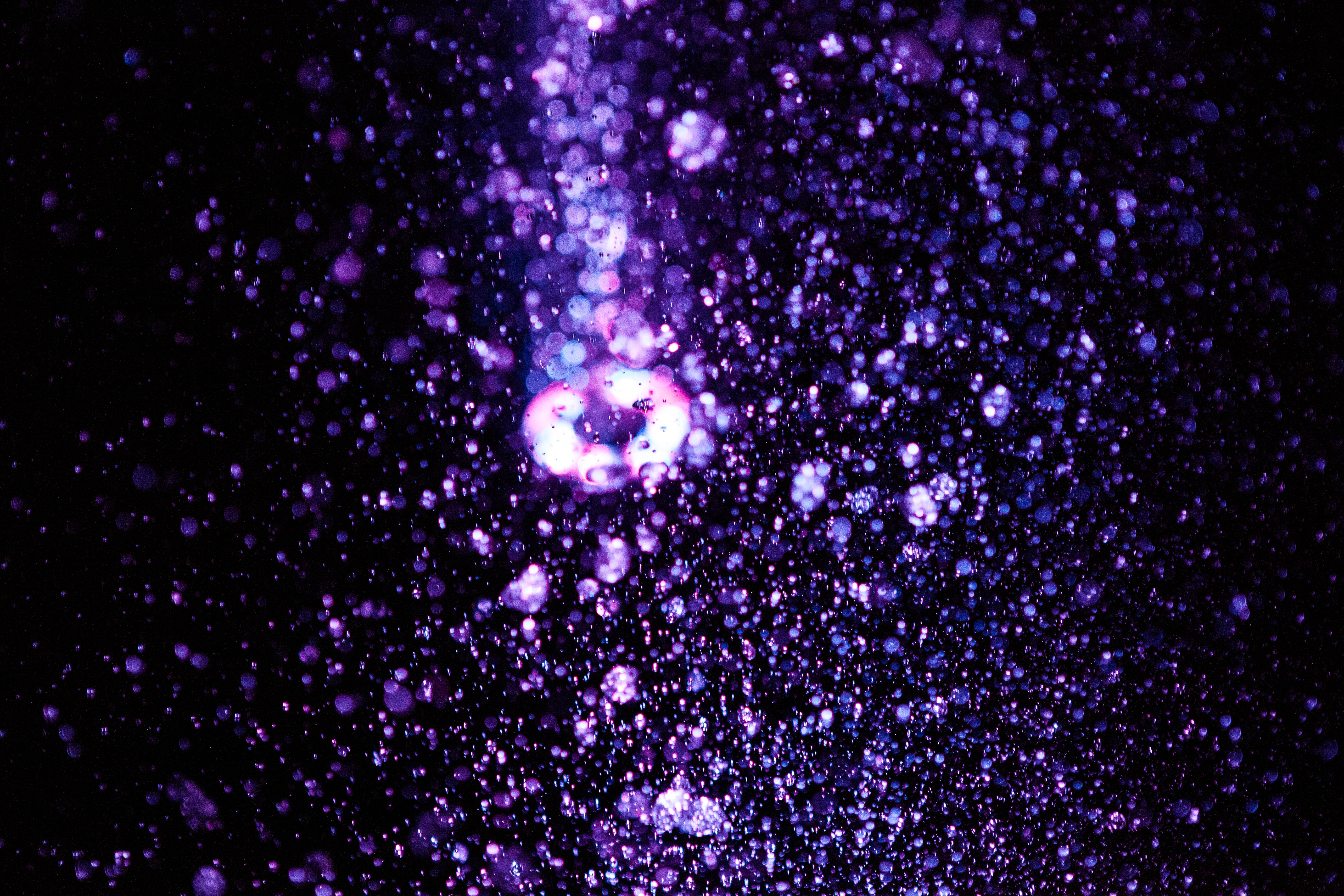 General 5616x3744 purple blue abstract water drops lights reflection purple light dark background