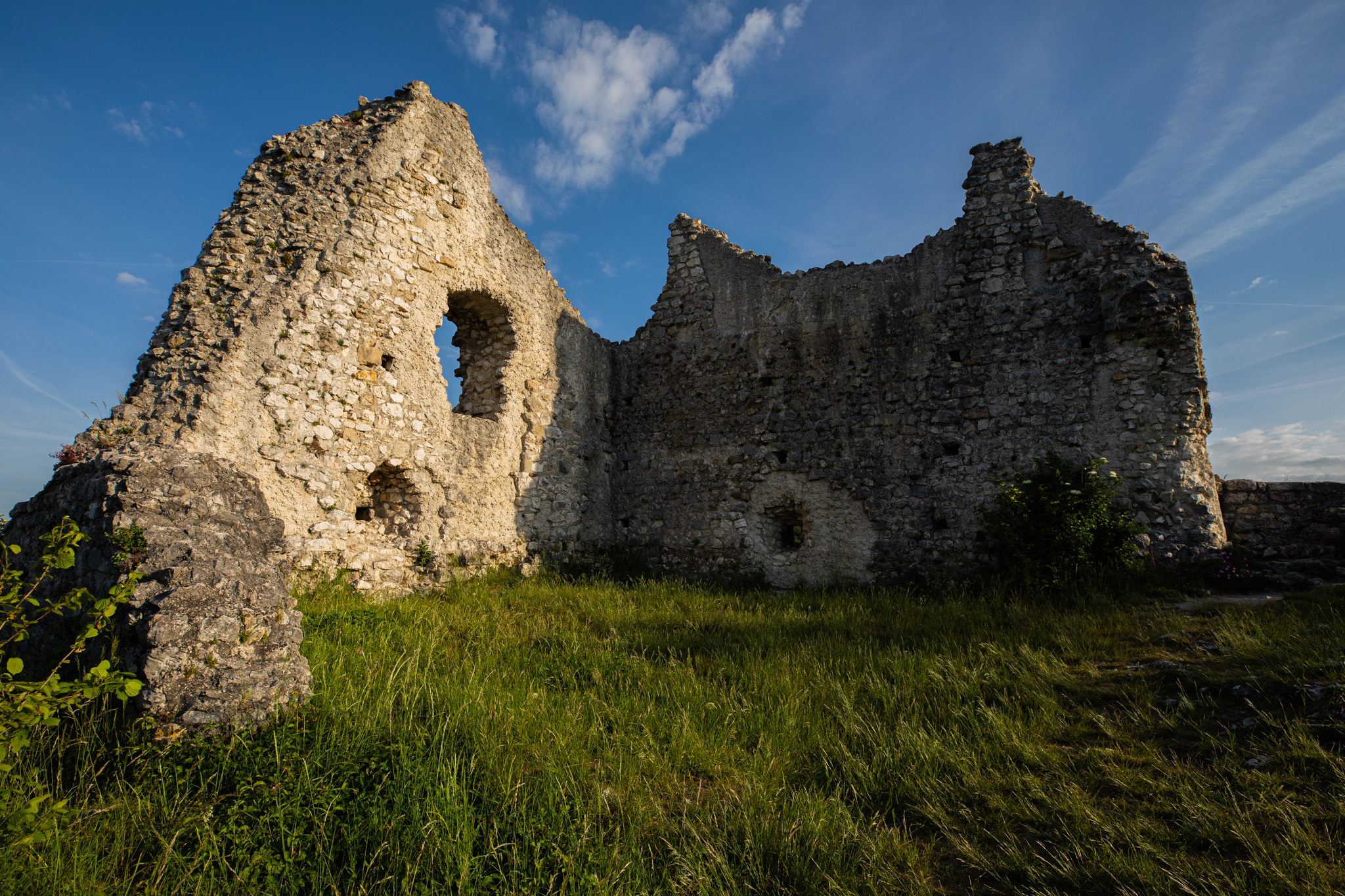 General 2048x1365 photography outdoors nature castle fort grass greenery field ruins history sky clouds