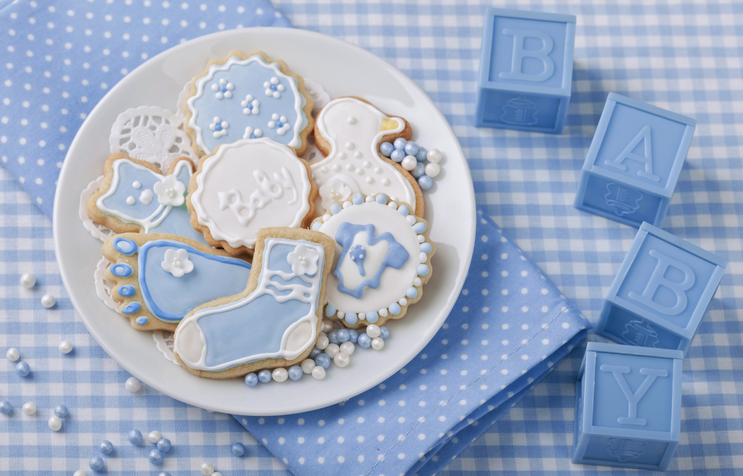 General 2560x1640 cookies blue food sweets cube plates closeup
