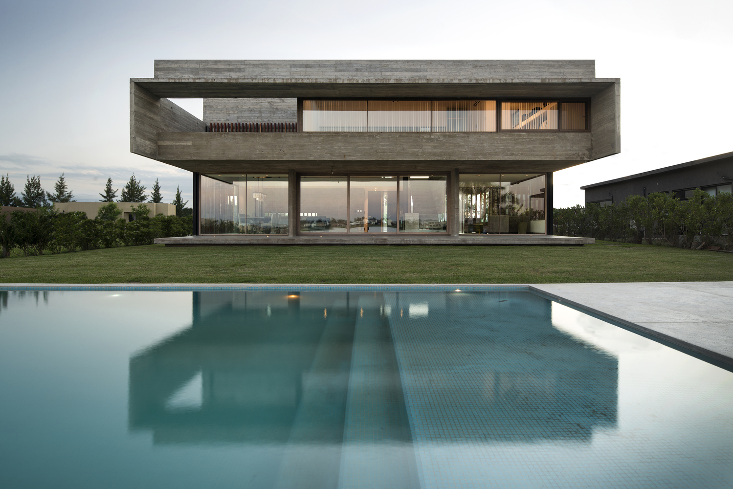 General 1499x1000 house modern architecture swimming pool