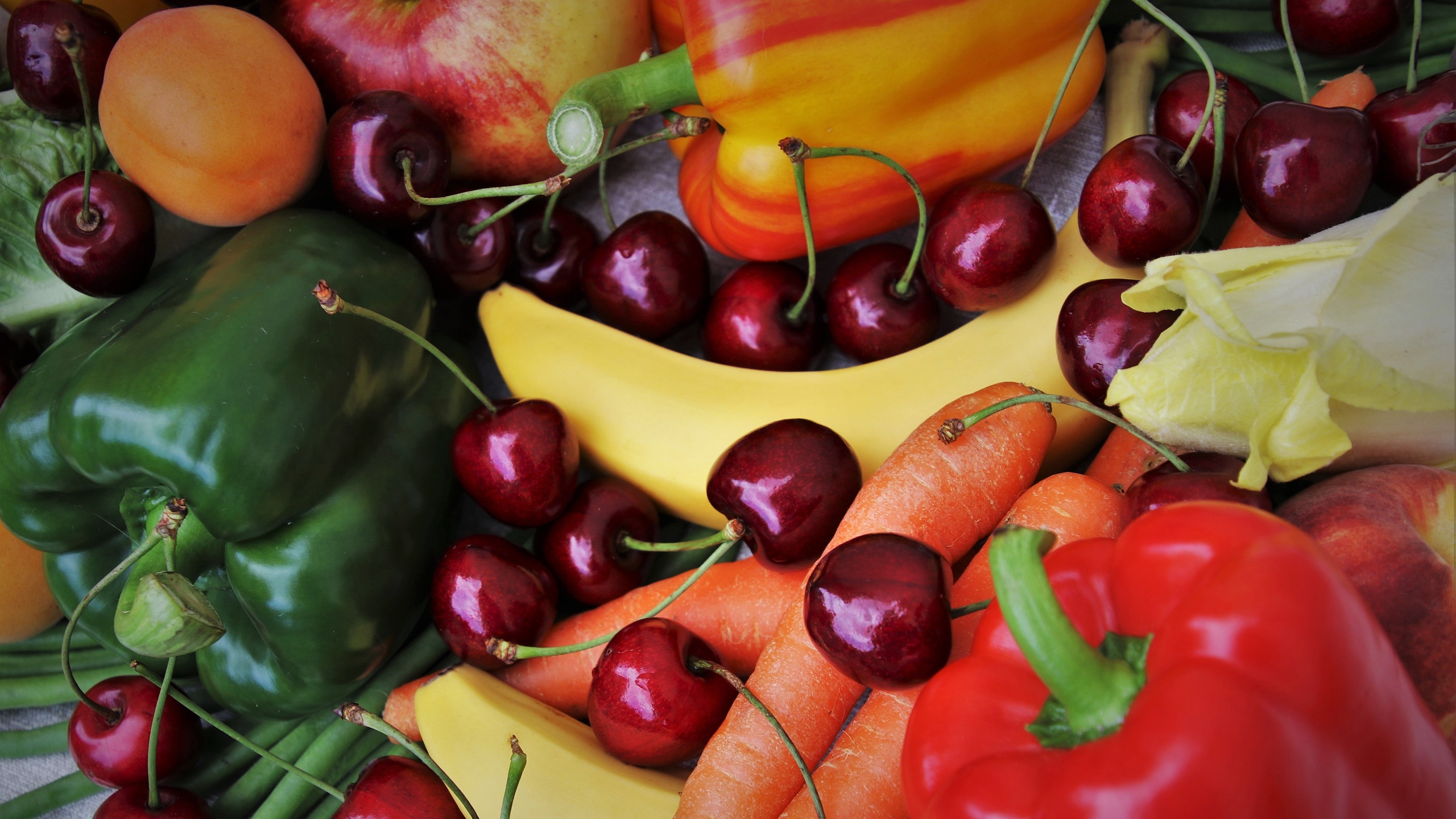 General 2560x1440 vegetables food fruit cherries apricots carrots bell peppers bananas apples lettuce peaches closeup