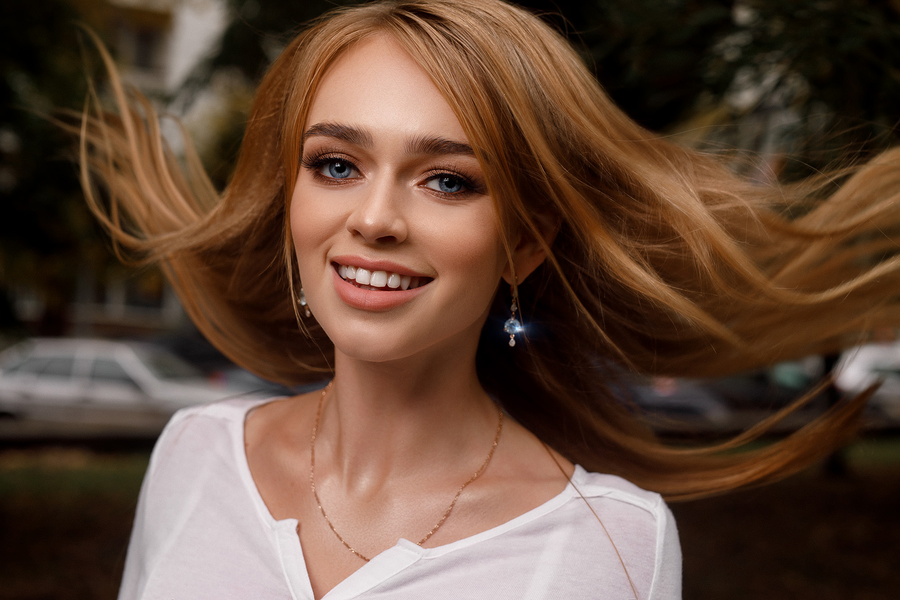 People 1800x1200 women model blonde blouses smiling looking at viewer gray eyes depth of field face portrait earring necklace women outdoors T-shirt white clothing
