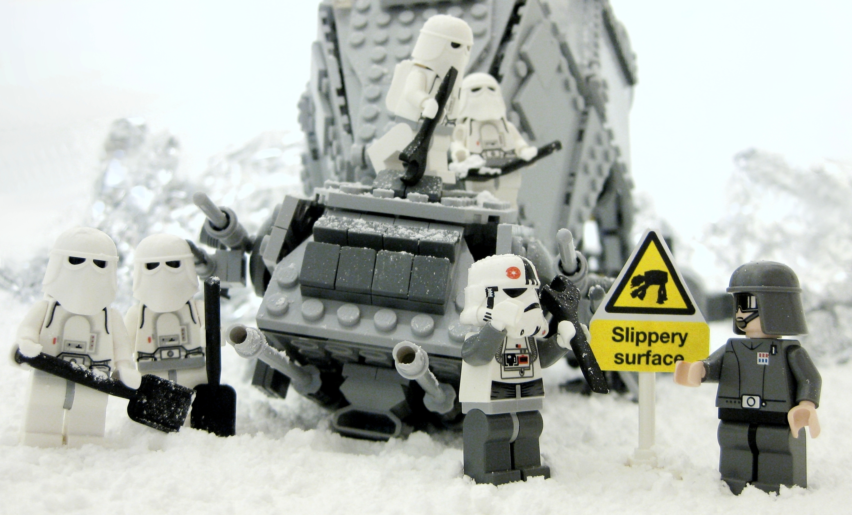 General 2932x1772 toys LEGO humor Star Wars Humor figurines Snow Trooper miniatures closeup Star Wars sign snow shovels