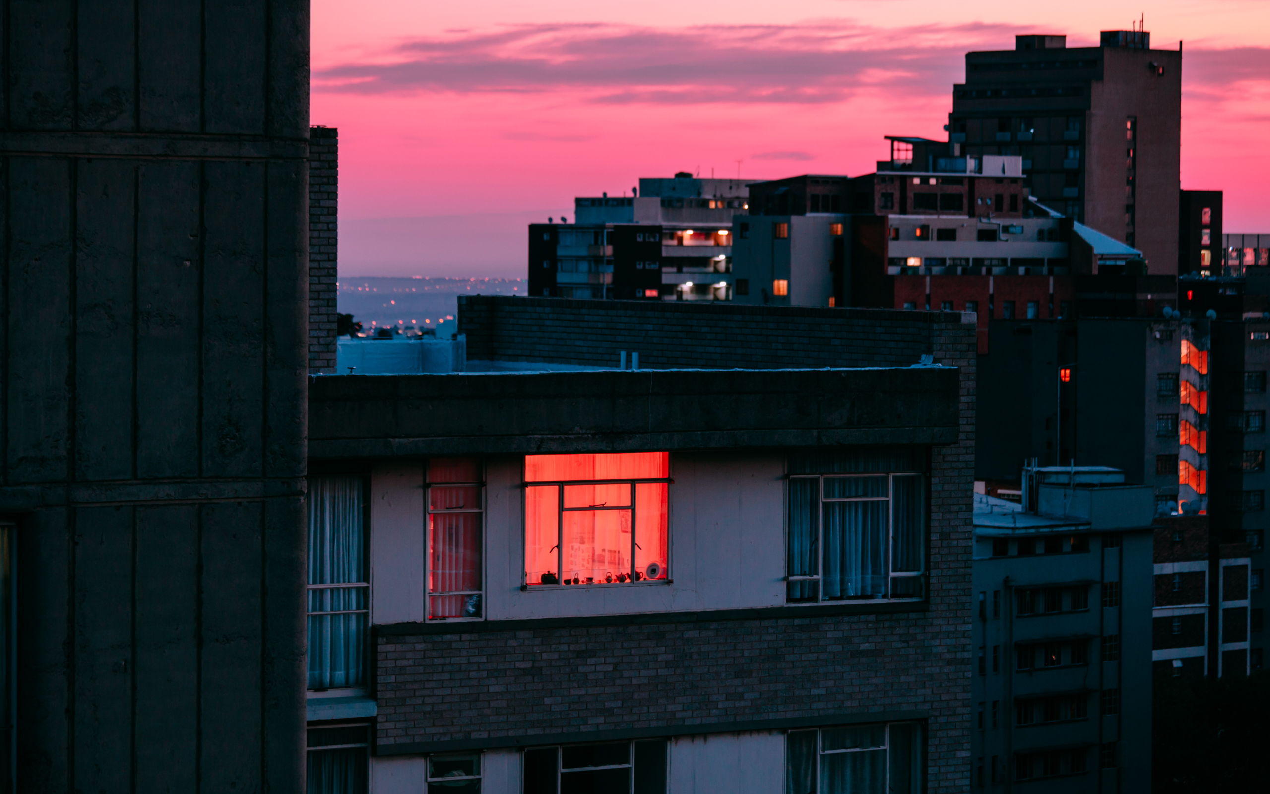 General 2560x1600 evening city urban window sill