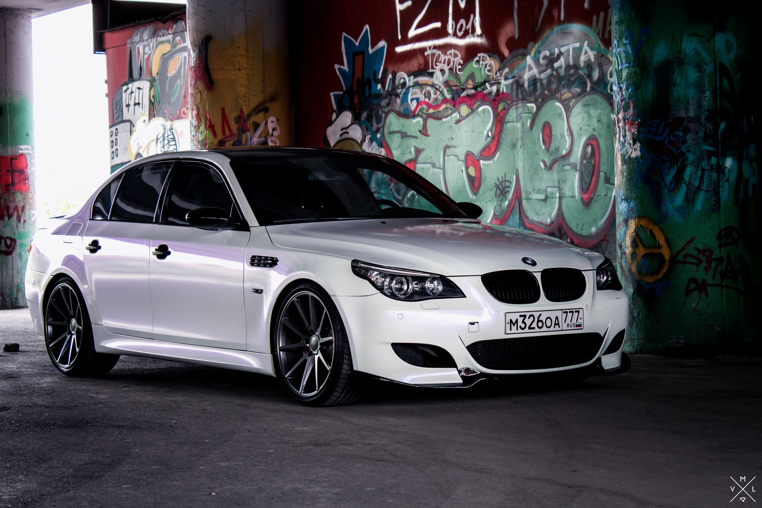 General 2560x1707 BMW M5 vehicle graffiti BMW 5 Series BMW E60 Russian car licence plates watermarked