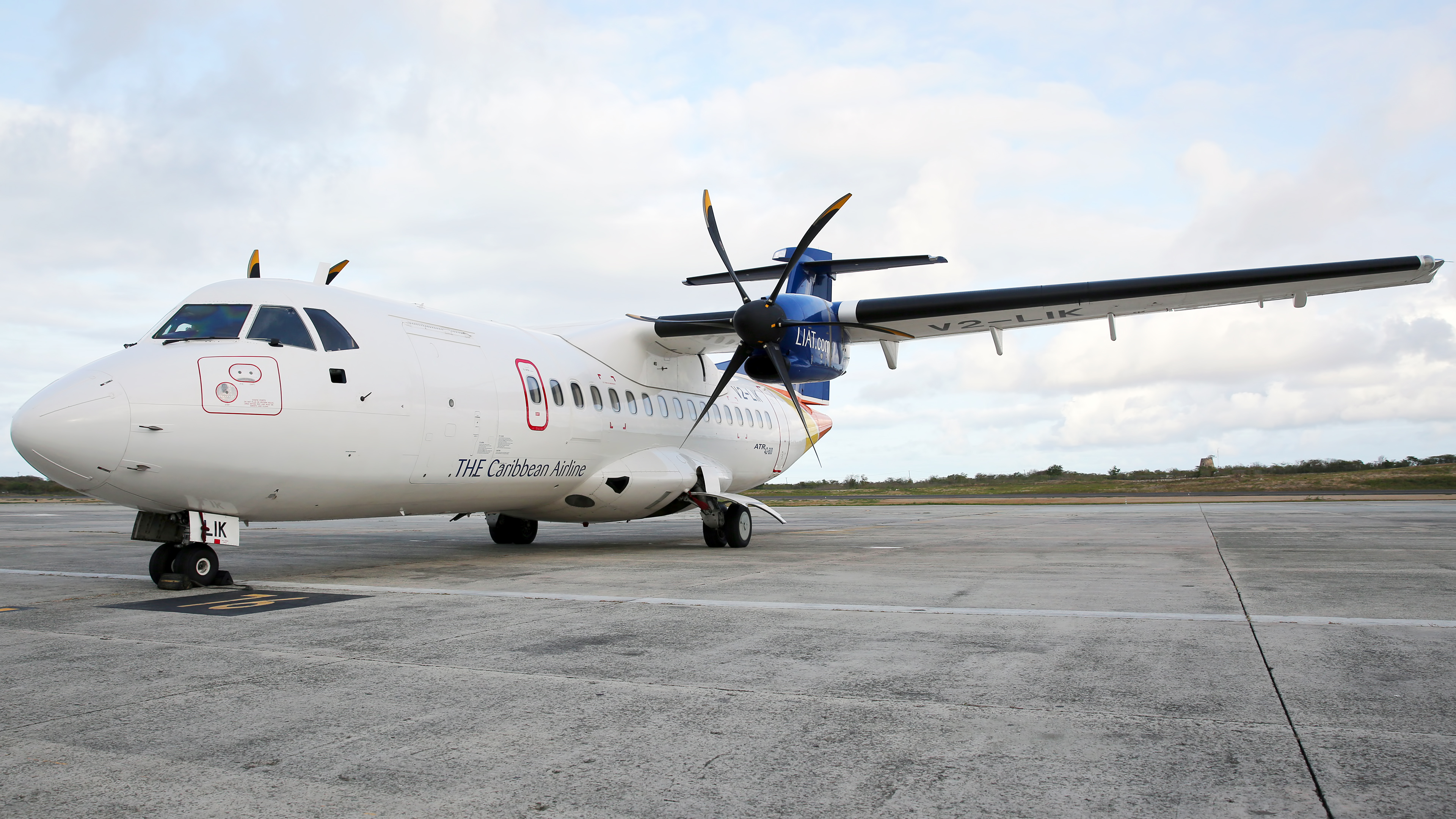 General 3840x2160 Italian aircraft airport french aircraft turboprop airplane airline sky LIAT ATR clouds ATR 42 aircraft vehicle transport Antigua