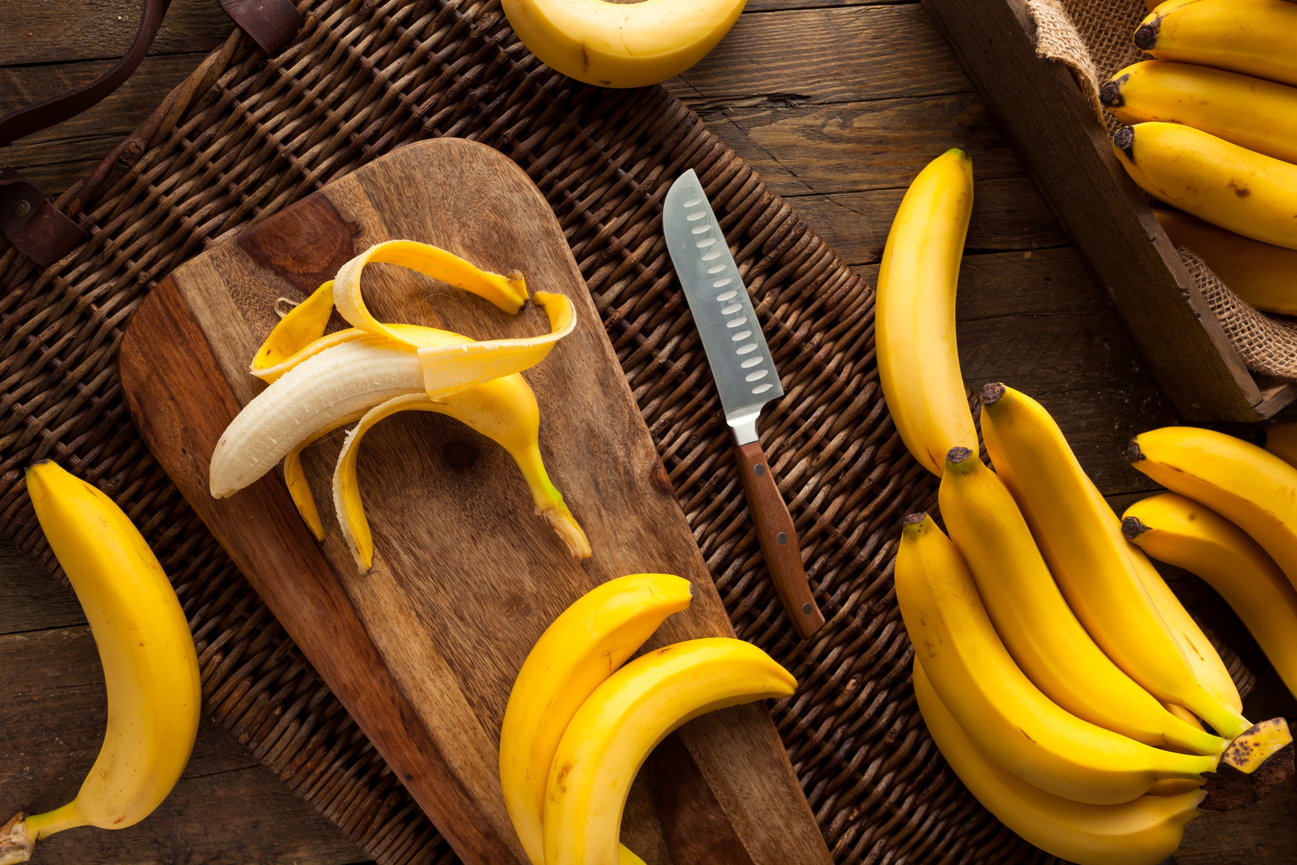 General 2560x1707 food fruit bananas cutting board top view knife