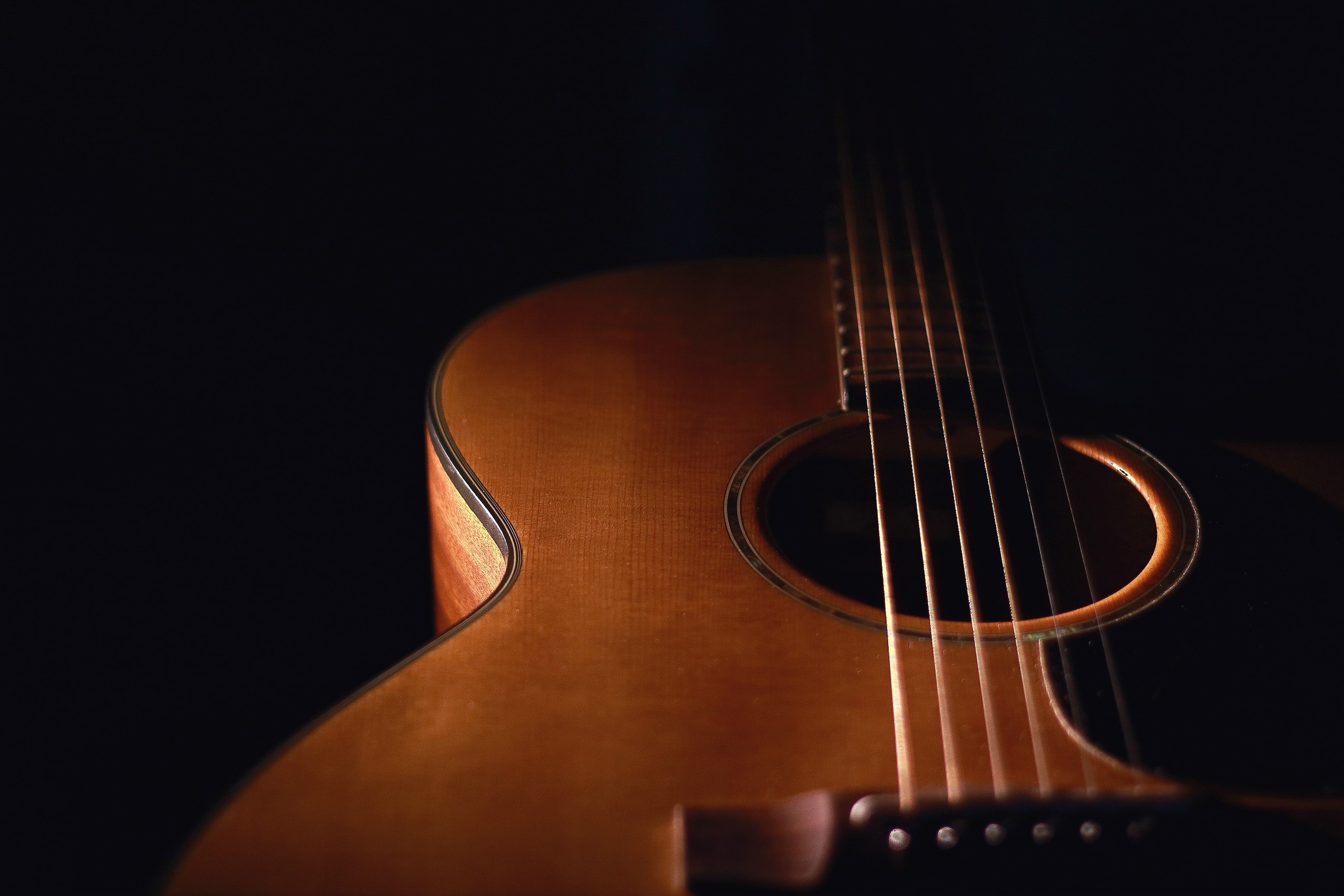 General 2560x1707 guitar musical instrument dark simple background low light closeup