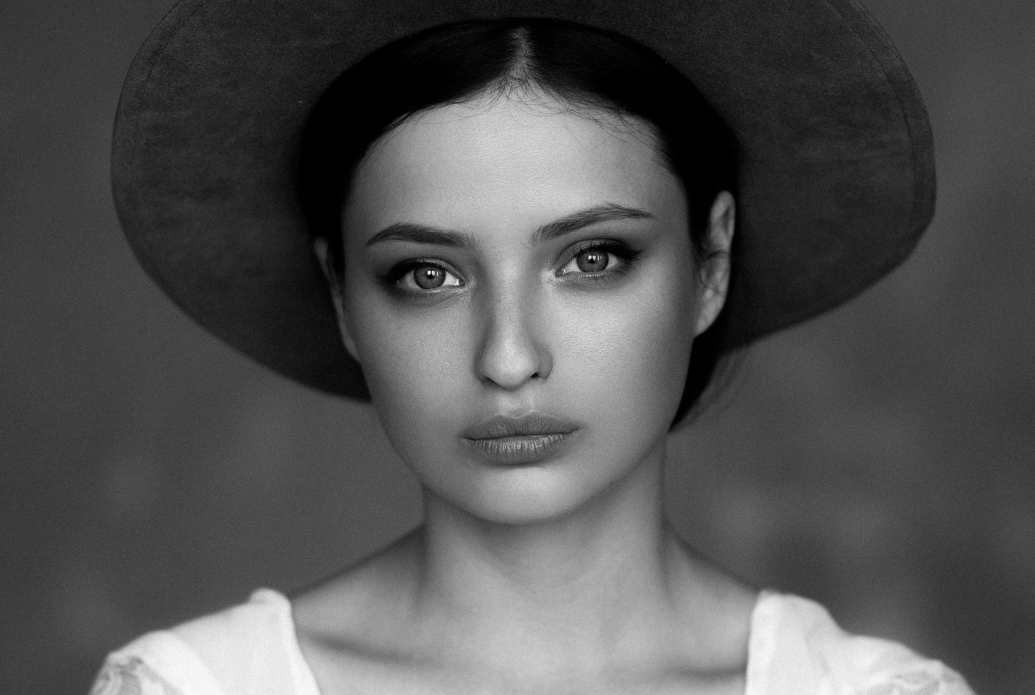 People 2048x1377 Veronika Avdeeva women face portrait hat monochrome