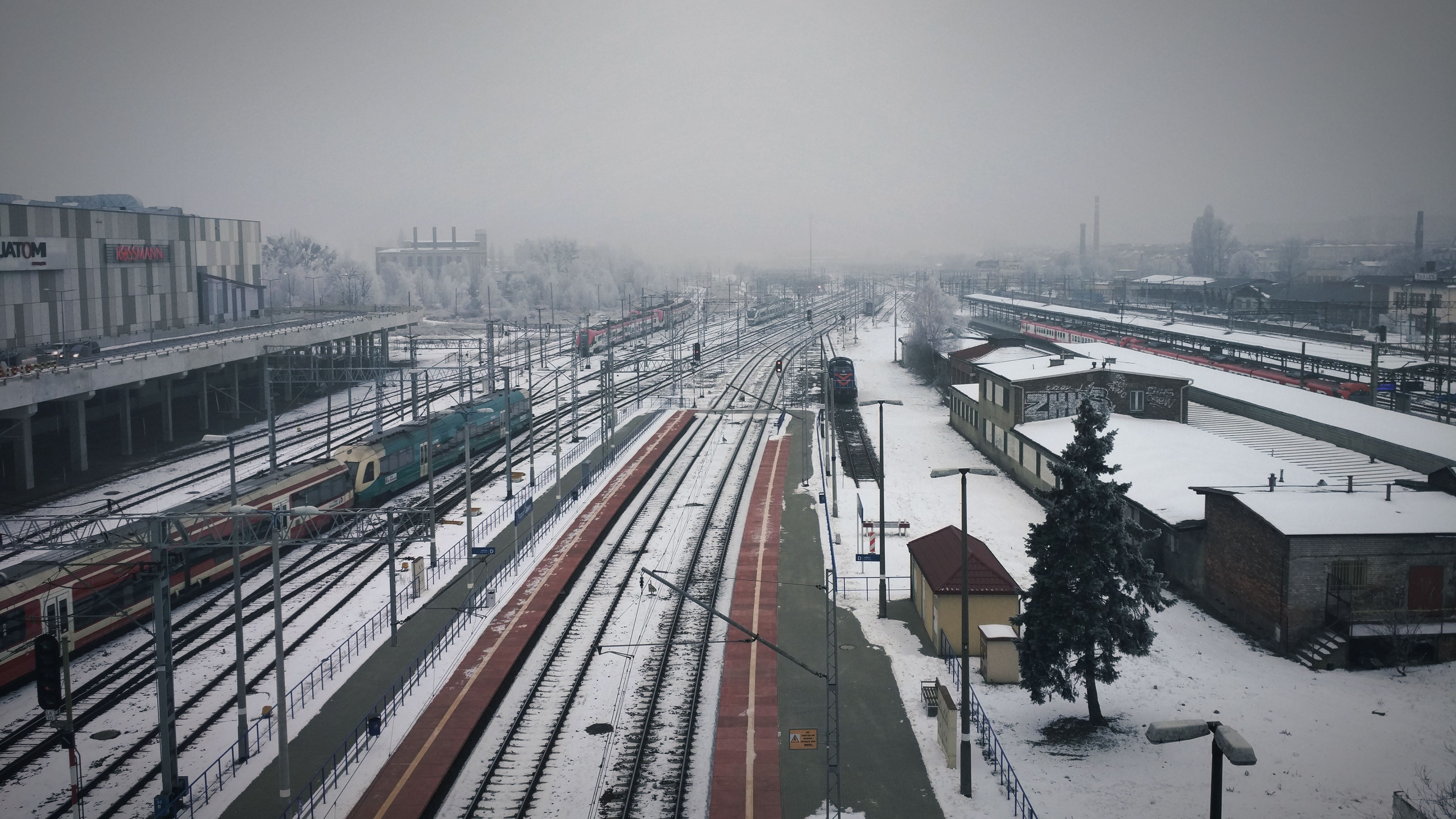 General 3840x2160 Poland train train station railway winter snow mist Poznan sky urban cold