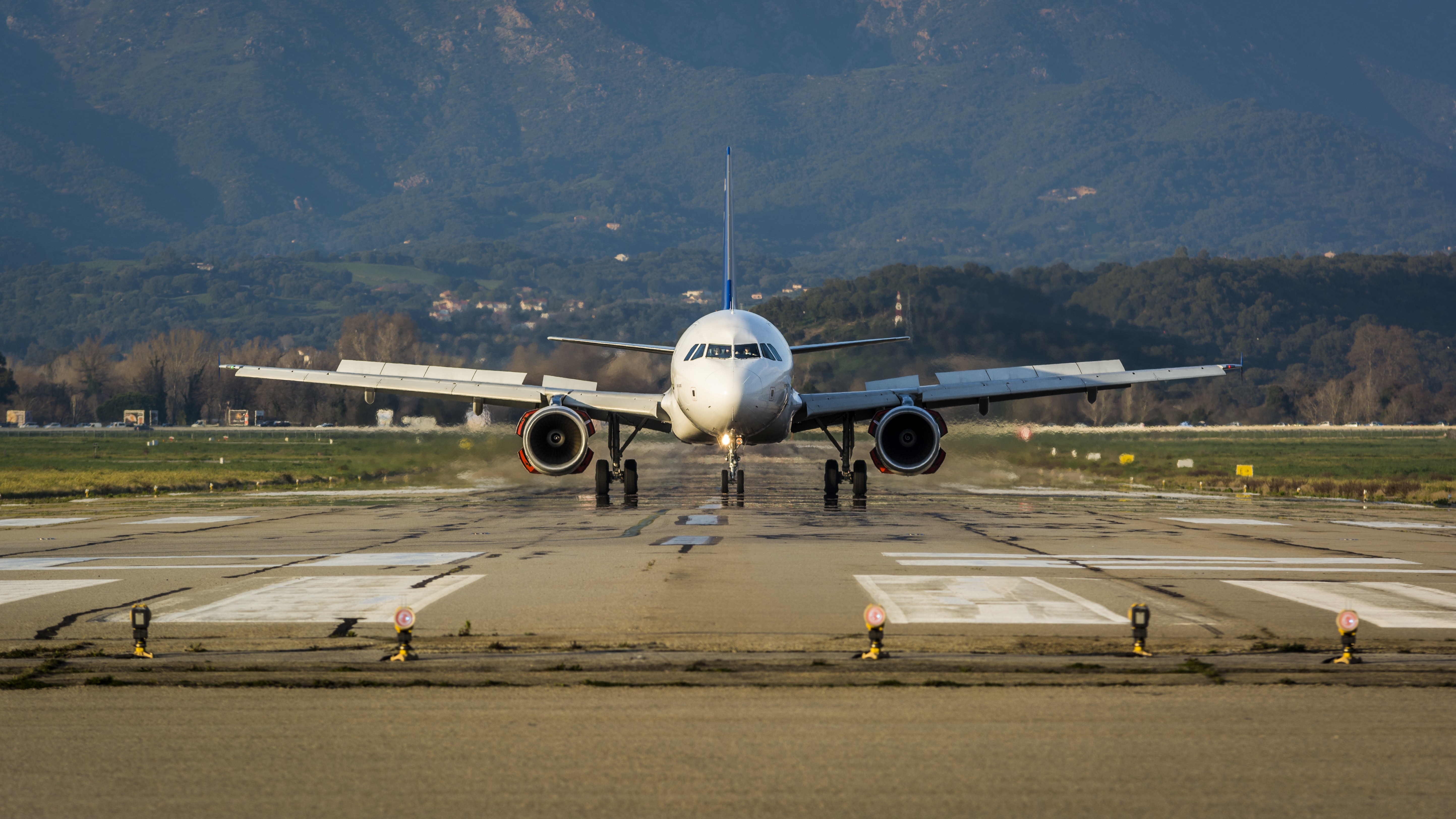 General 5774x3248 airplane runway aircraft vehicle frontal view passenger aircraft