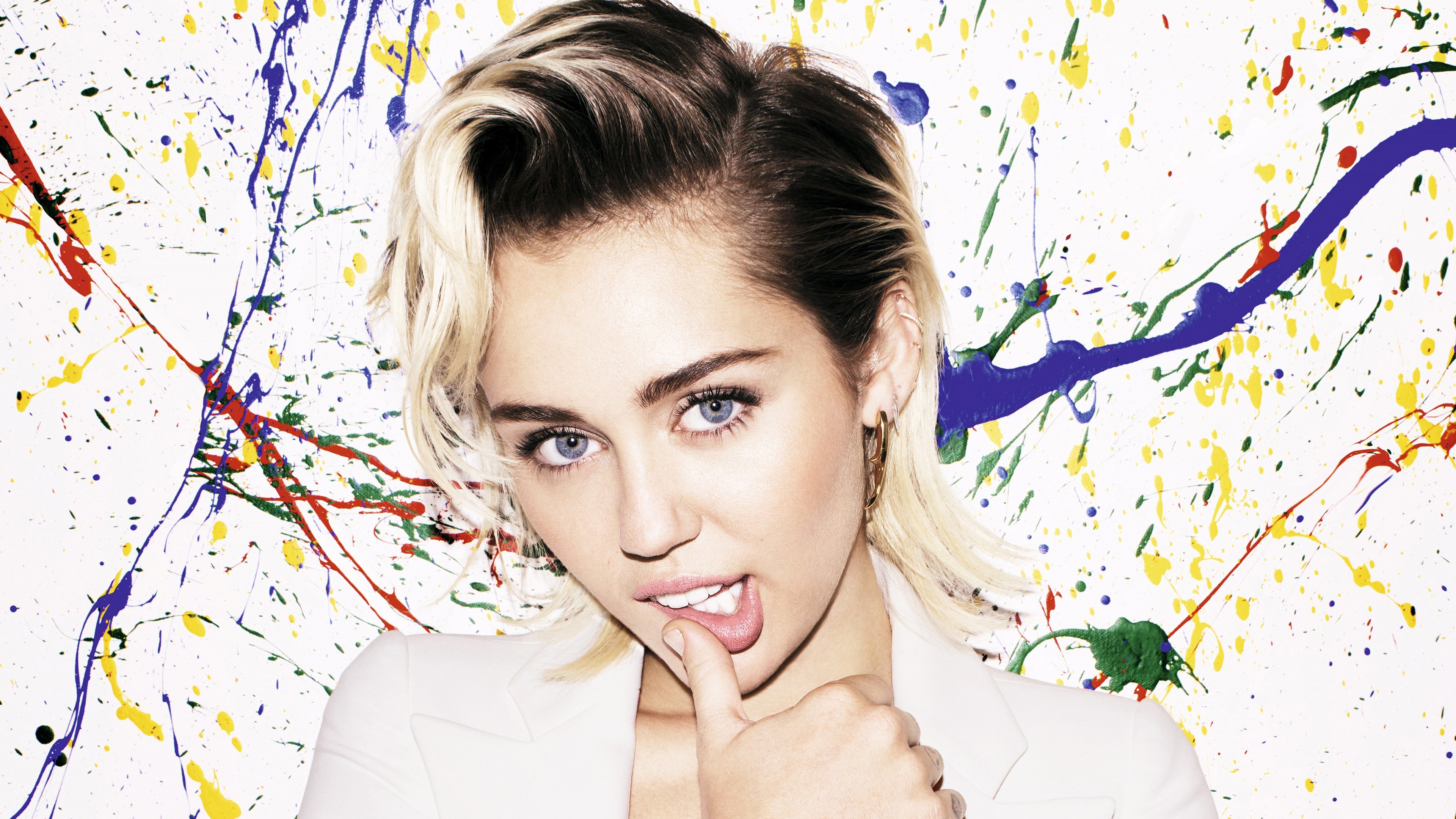 People 3840x2160 celebrity Miley Cyrus women singer face makeup multi-colored hair studio earring closeup looking at viewer teeth simple background