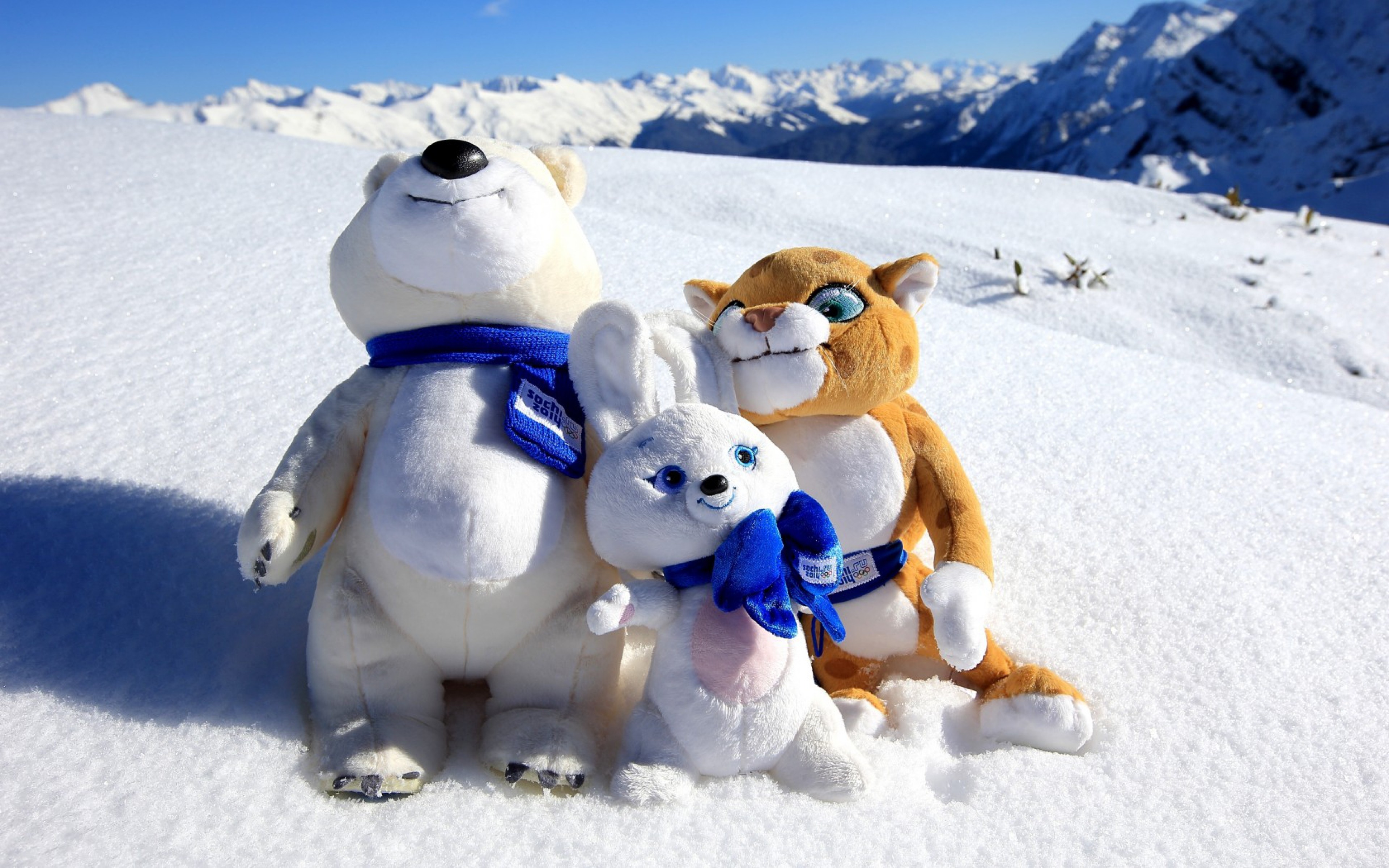 General 3840x2400 snow toys Sochi Olympic Games plush toy outdoors