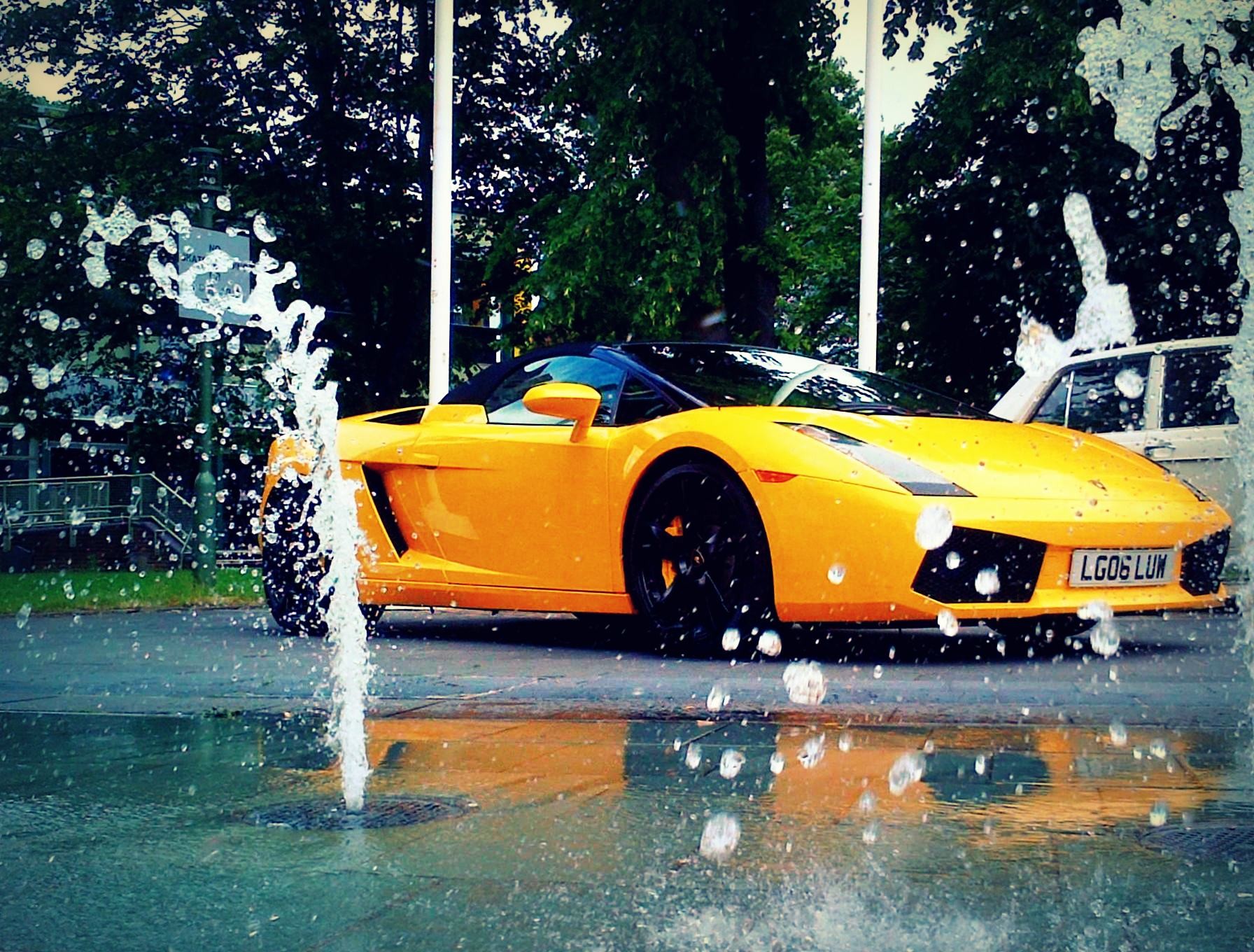 General 1792x1360 car vehicle Lamborghini yellow cars fountain