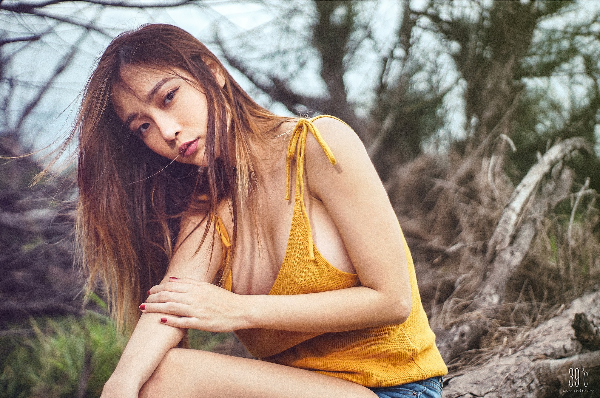 People 2011x1335 Jenny Suen women model Asian tank top sideboob cleavage looking at viewer women outdoors arms crossed red nails no bra