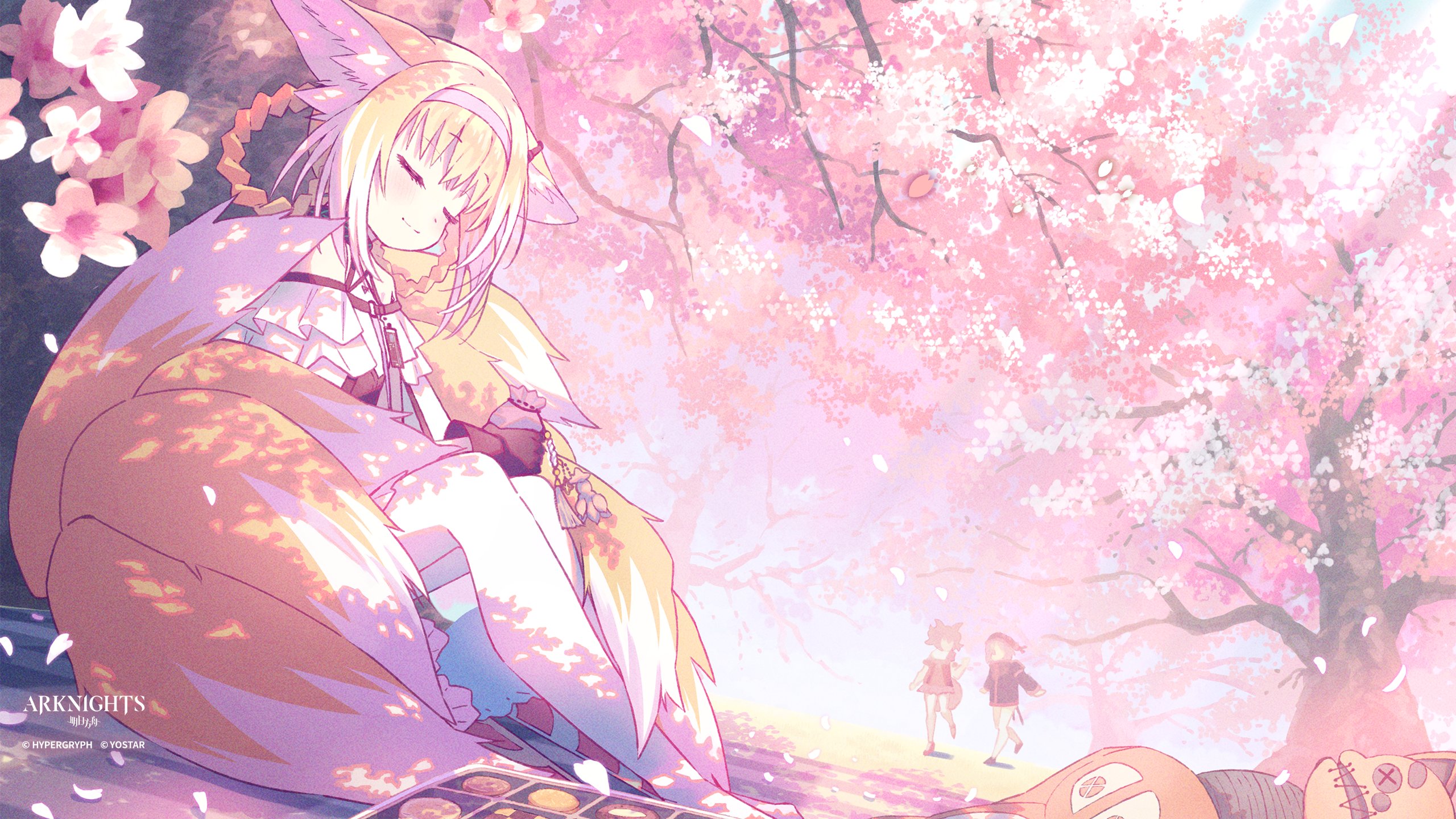 Anime 2560x1440 Arknights fox girl cherry blossom Suzuran (Arknights) Shamare(Arknights) Popukar (Arknights) trees flowers closed eyes petals anime girls fox ears fox tail smiling
