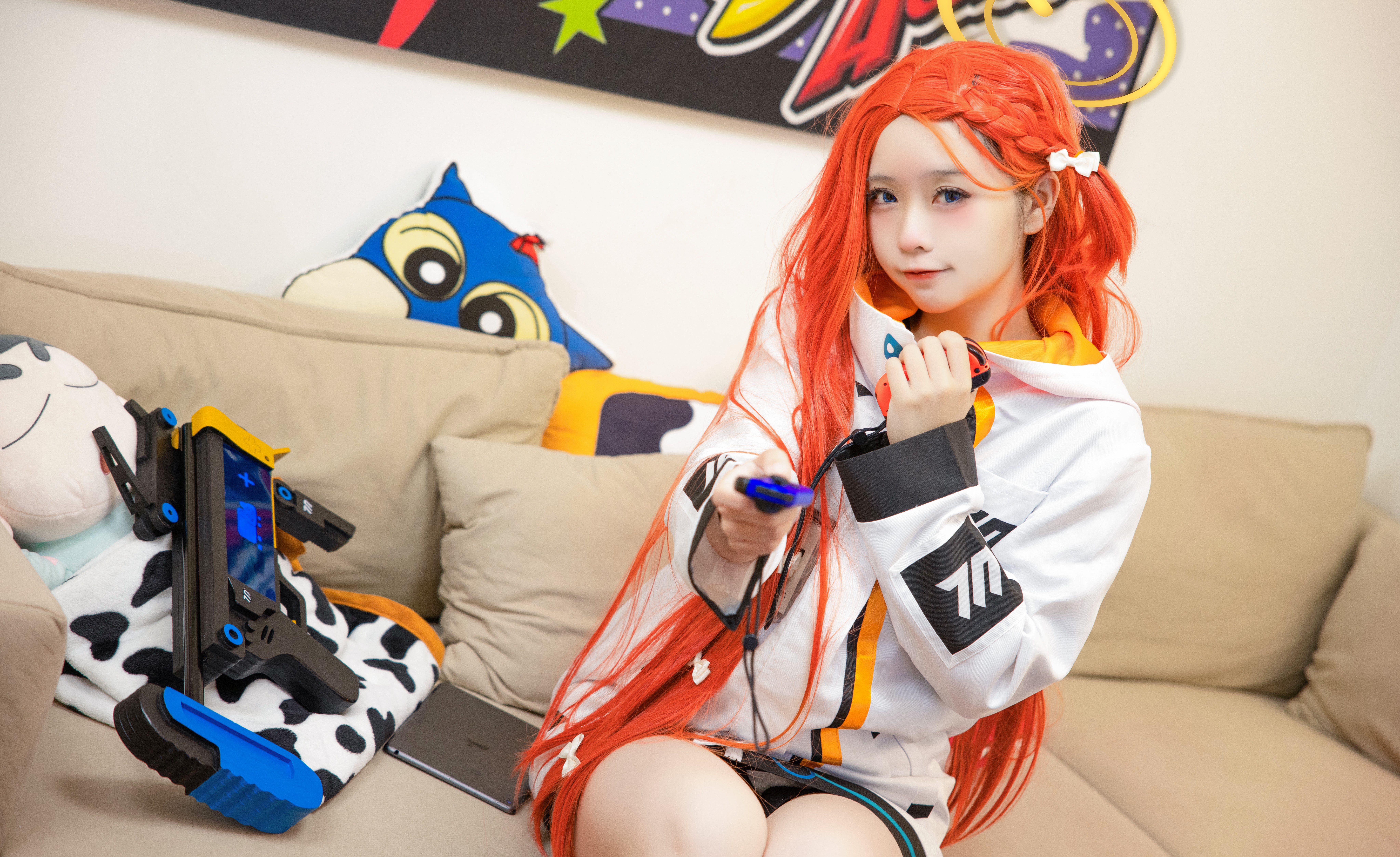 People 8192x5014 G44 (Model) Hanaoka Yuzu couch Nintendo Switch looking at viewer long hair Asian