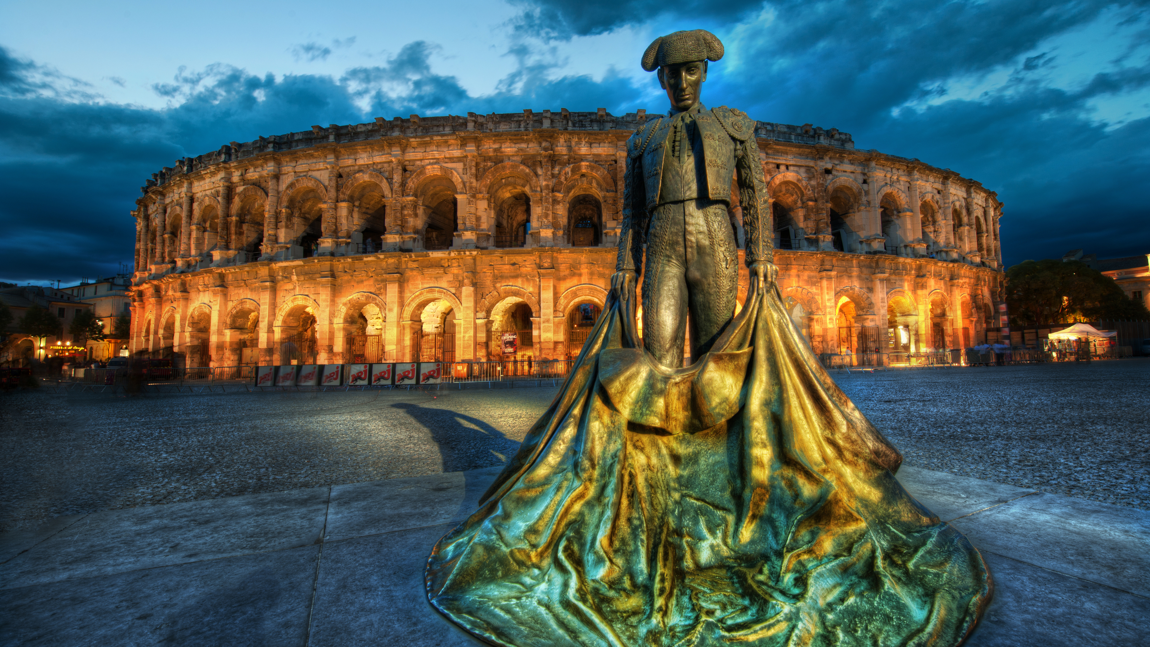 General 3840x2160 Trey Ratcliff photography 4K France Colosseum statue lights landmark Nimes (City)