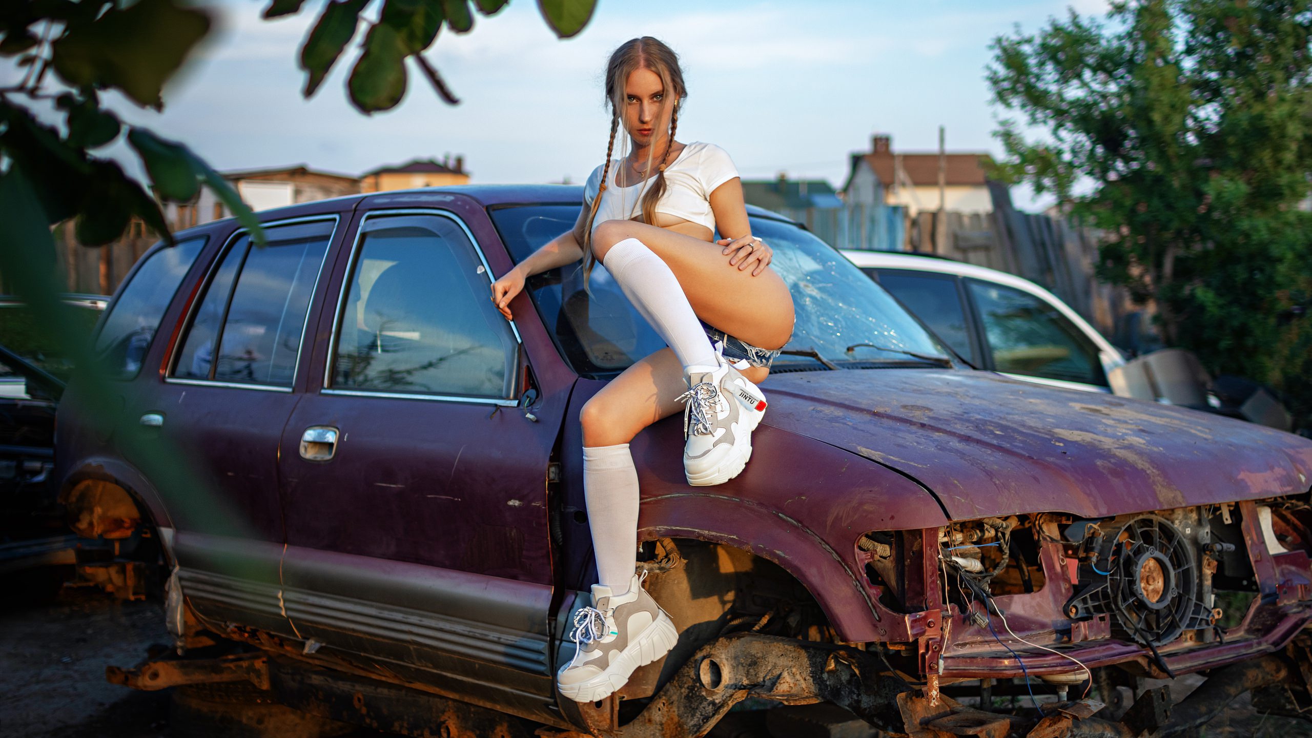 People 2560x1440 women jean shorts twintails tank top skinny women outdoors ribs junkyard underboob white stockings sneakers ass sitting boobs necklace women with cars model braided hair brunette