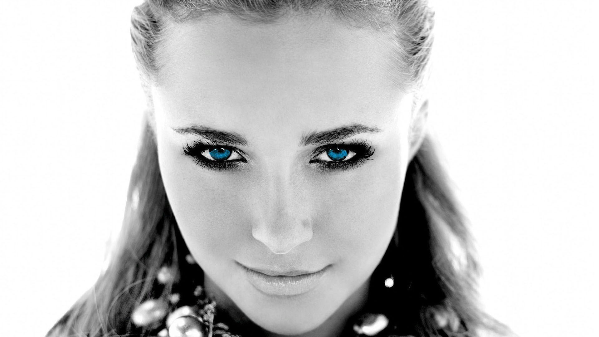 People 1920x1080 Hayden Panettiere blonde platinum blonde eyes blue eyes photo manipulation face women actress selective coloring looking at viewer women indoors studio simple background