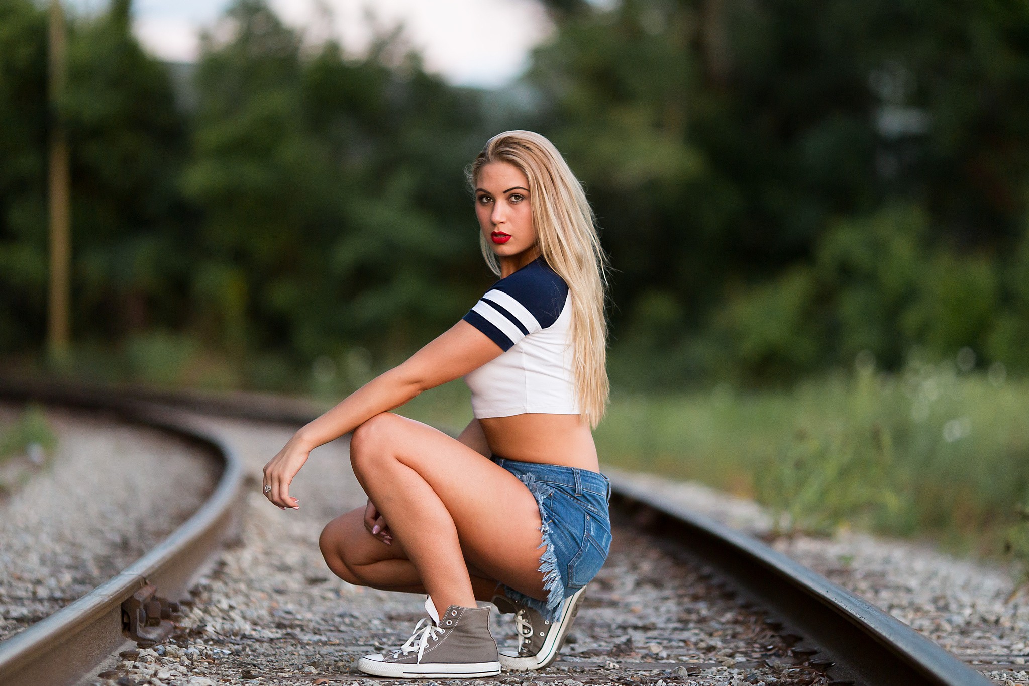 People 2048x1365 women model blonde jean shorts railway crossing women outdoors outdoors makeup looking at viewer red lipstick