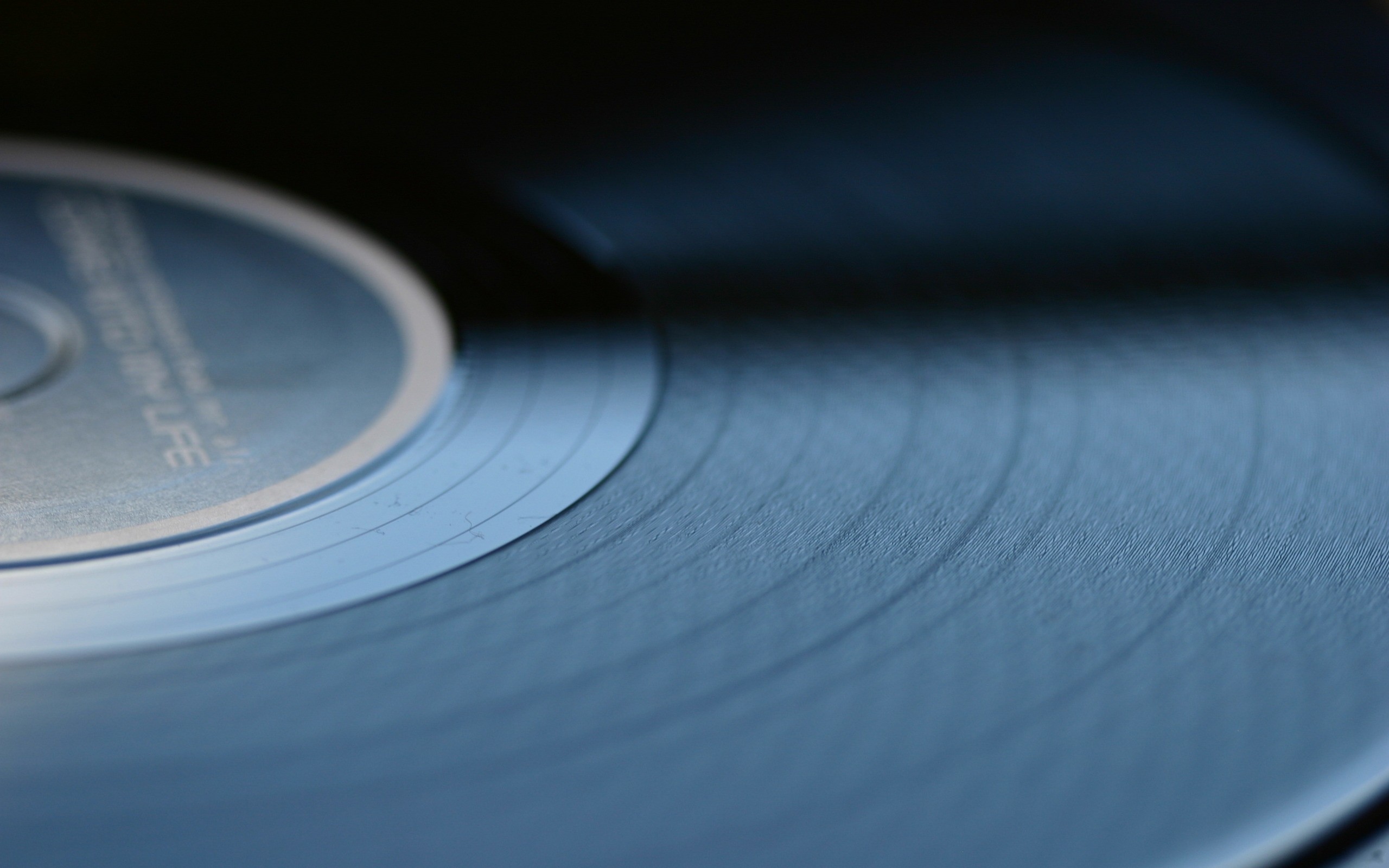 General 2560x1600 vinyl music technology closeup
