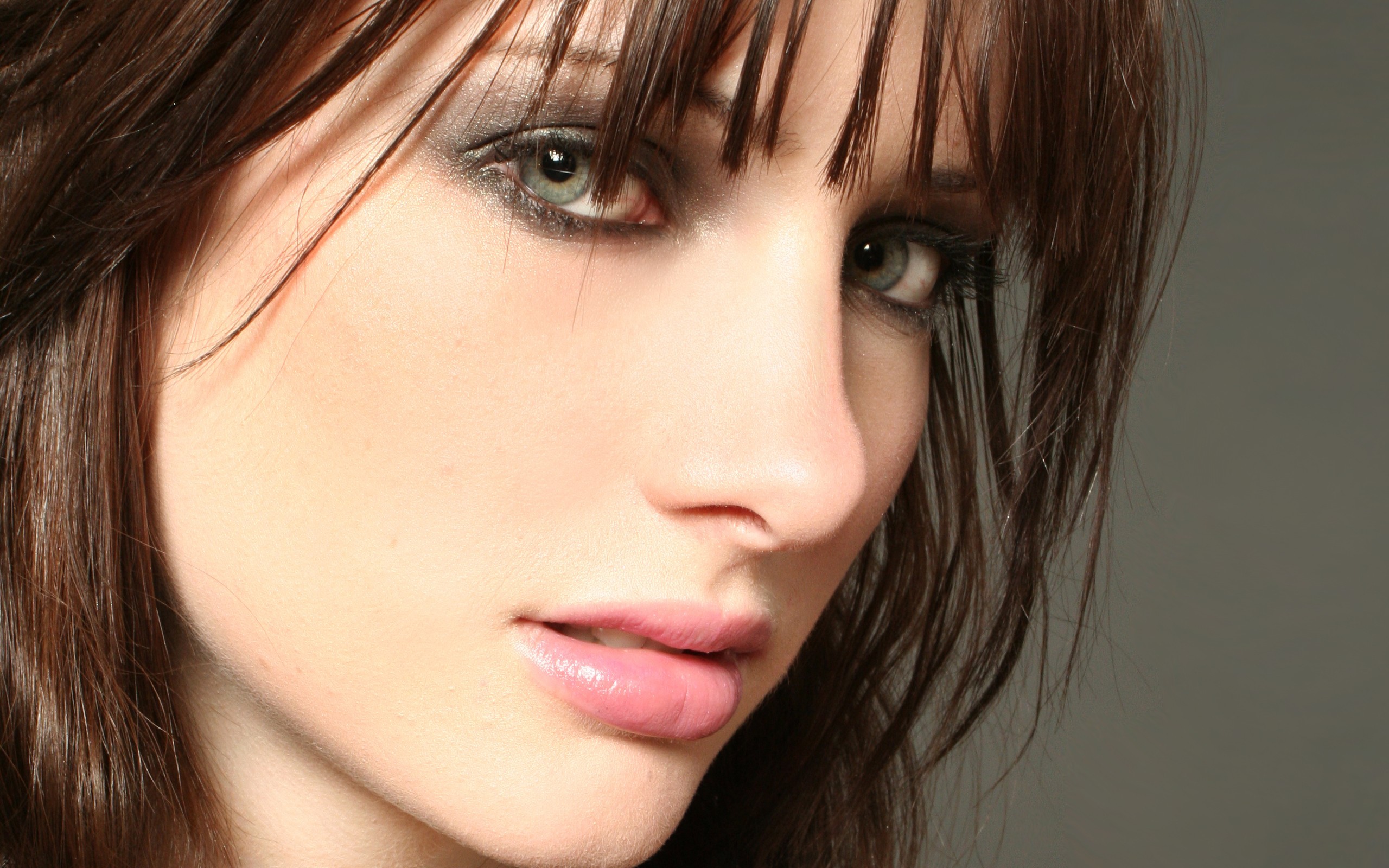 People 2560x1600 Susan Coffey women looking at viewer face model makeup women indoors studio lipstick