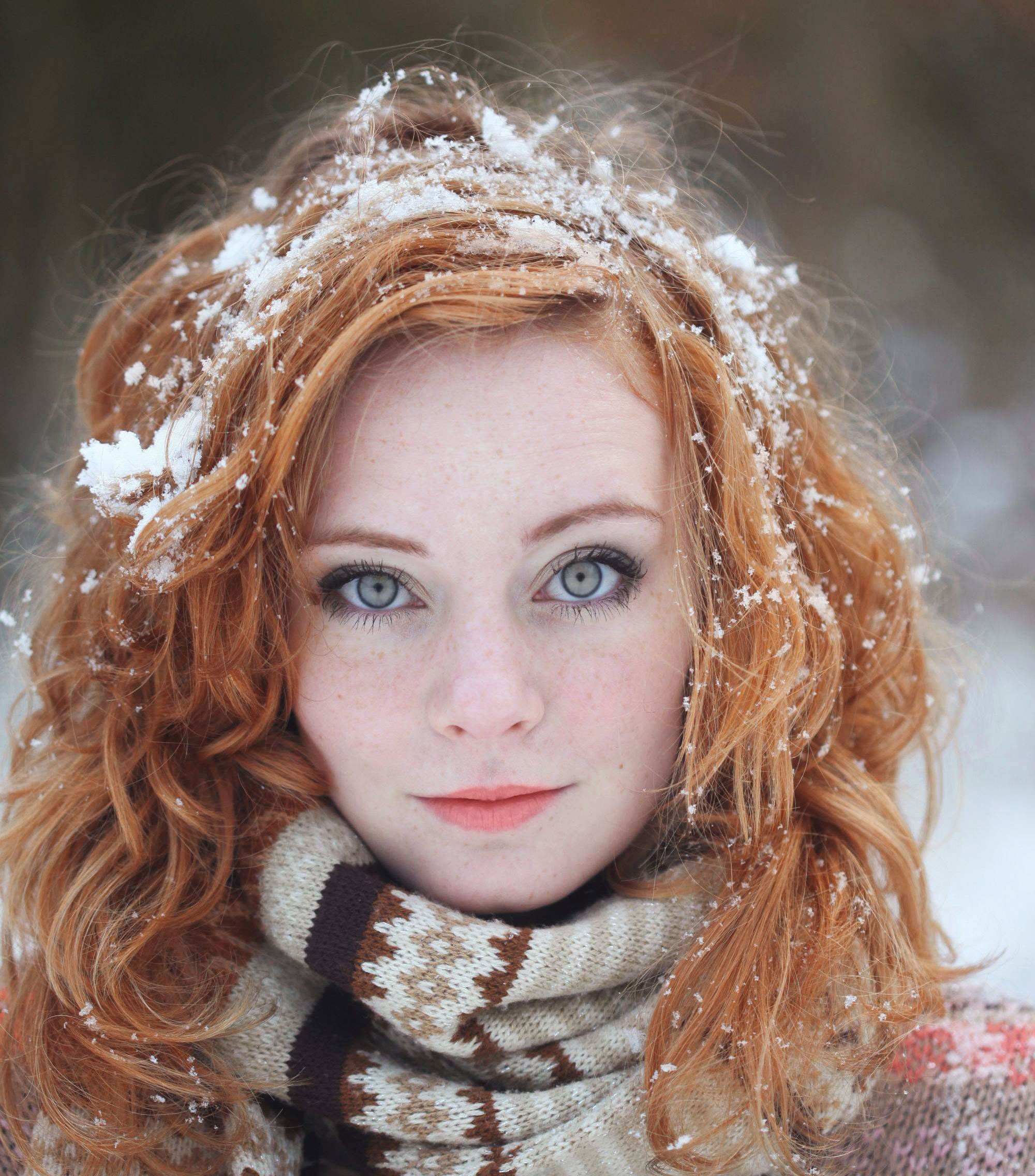 People 2000x2272 women long hair scarf portrait pale gray eyes smiling snow winter freckles Freyja Vanden Broucke cold women outdoors outdoors looking at viewer