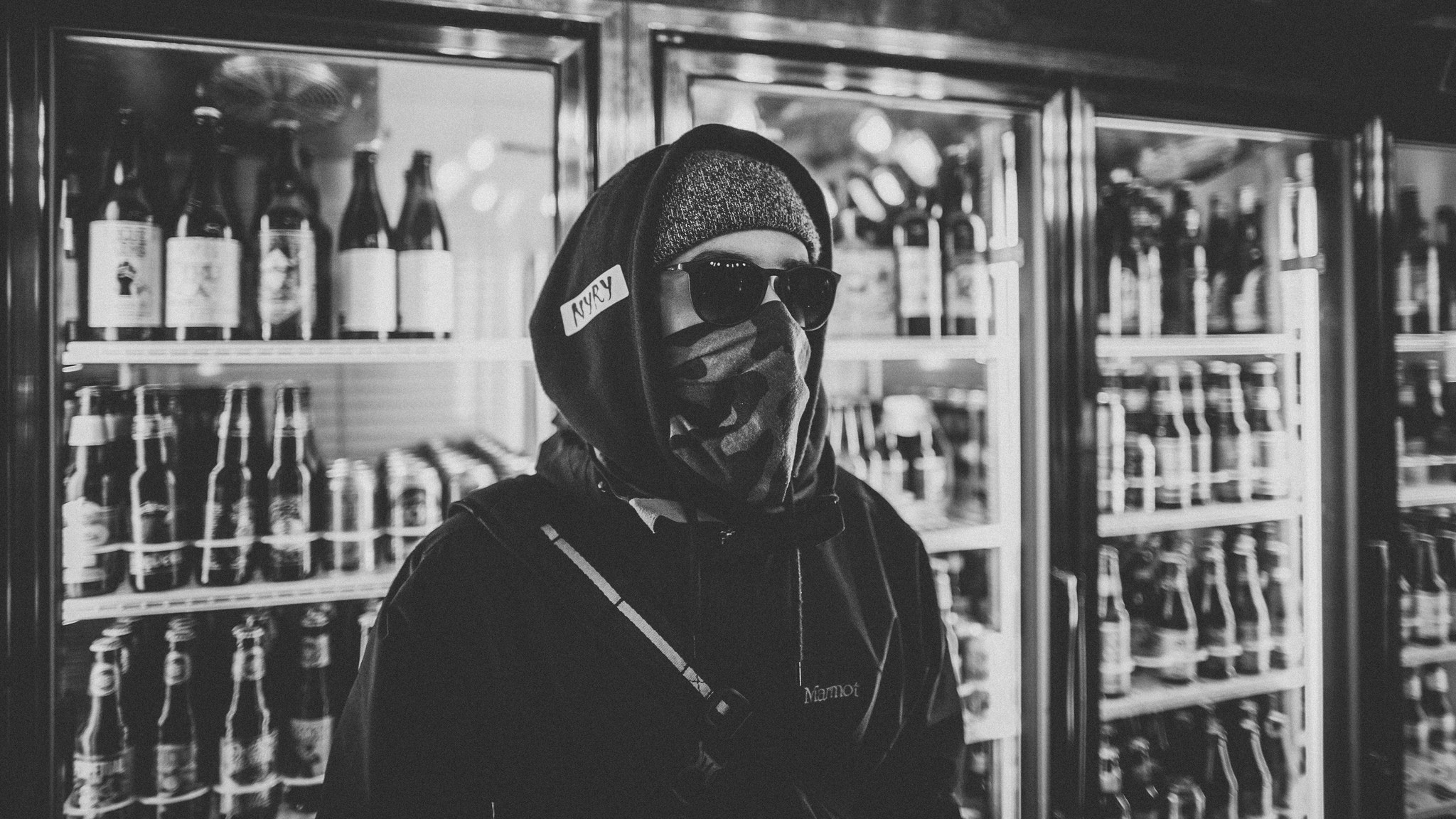 People 2048x1152 gangster beer mask monochrome sunglasses bottles scarf men hoods