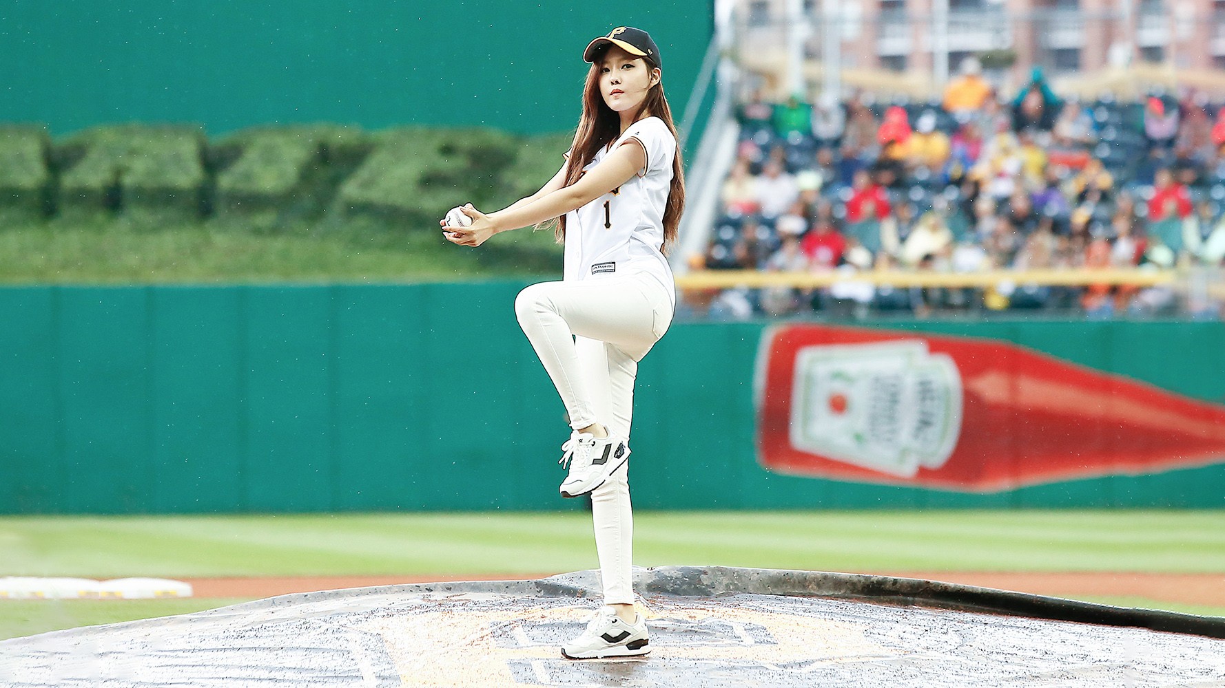 People 1778x1000 K-pop Hyomin (T-ara) women singer sportswear brunette Baseball Stadium sport baseball hat women with hats Korean women long hair Asian