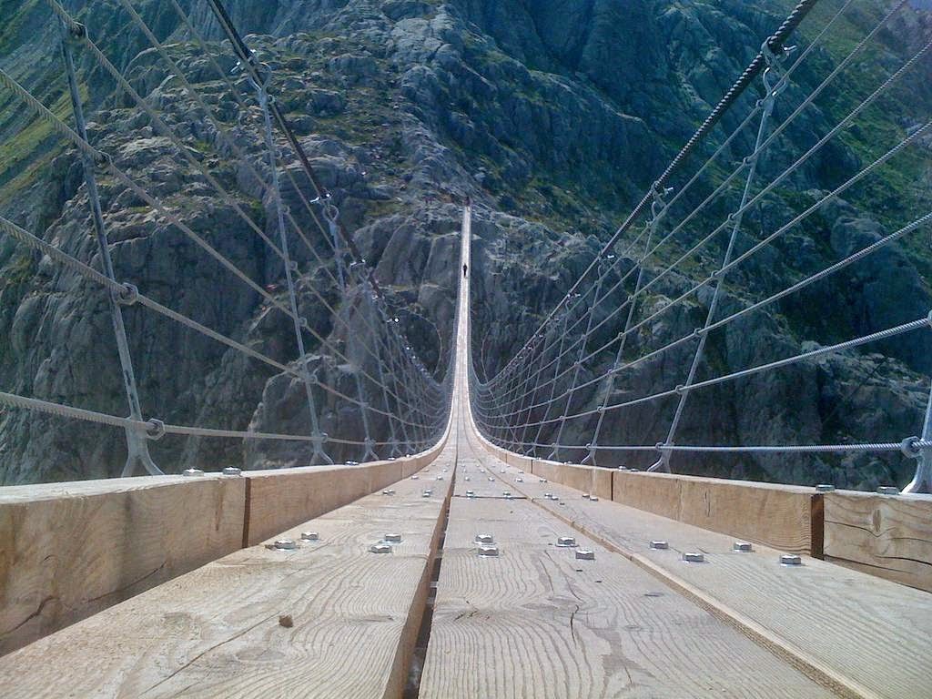 General 1024x768 bridge suspension bridge mountains people