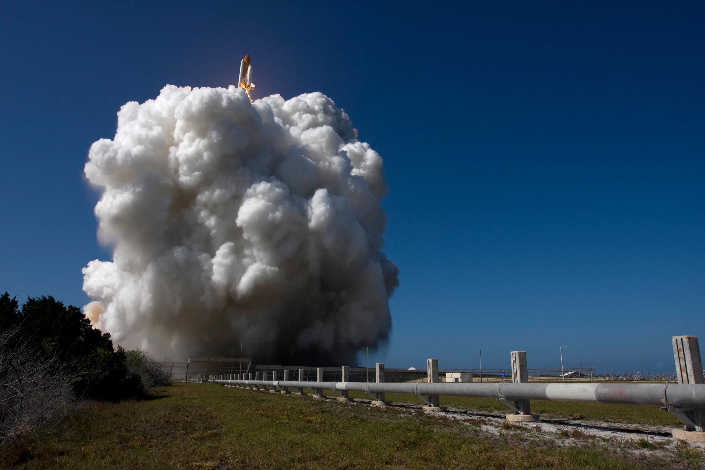 General 2250x1500 space shuttle launching smoke vehicle sky NASA