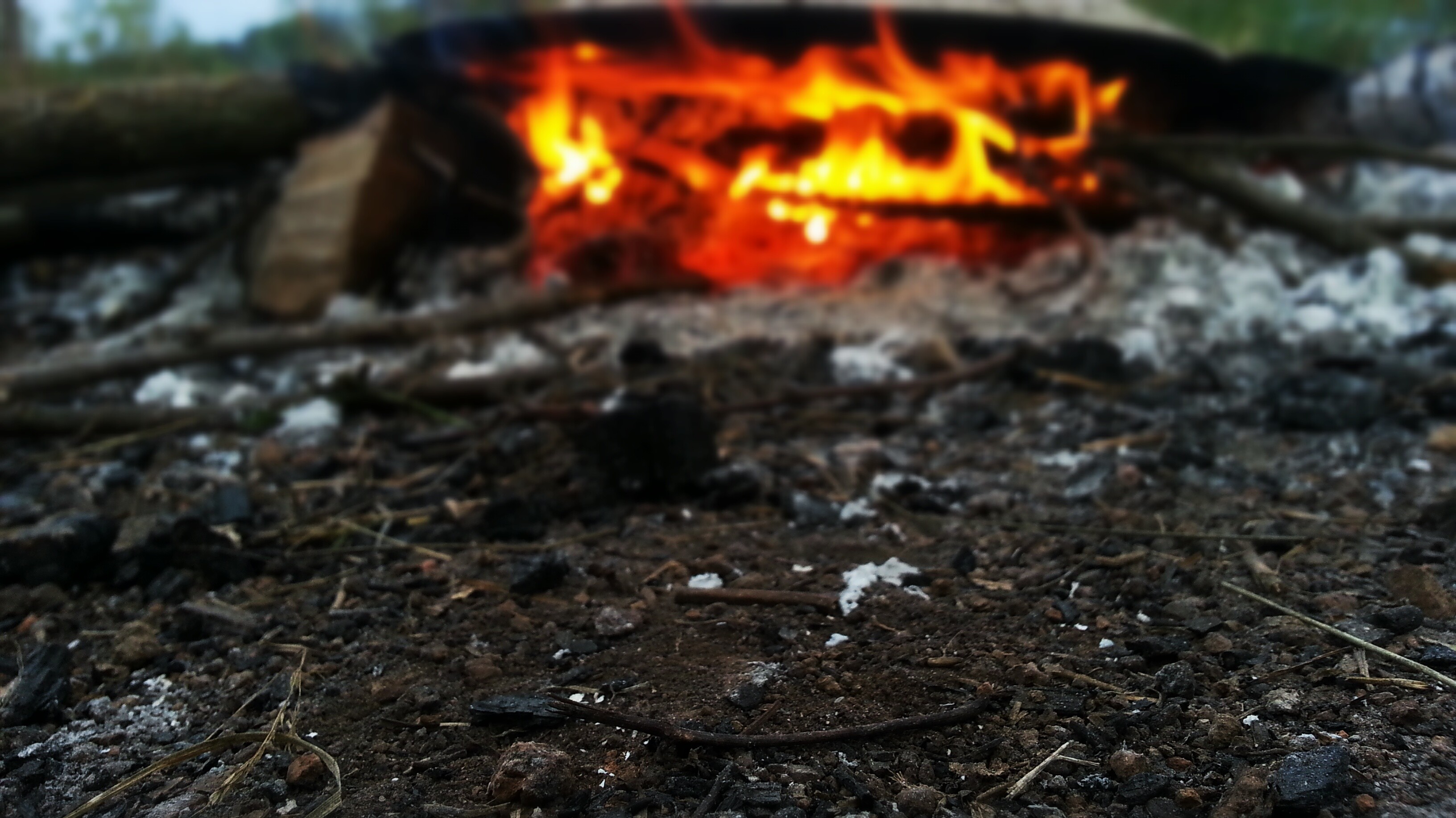 General 3264x1836 dirt outdoors fire campfire