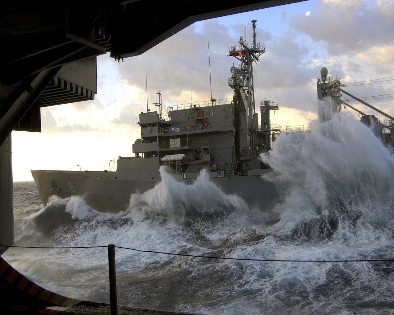 General 1280x1024 warship vehicle waves military ship military vehicle