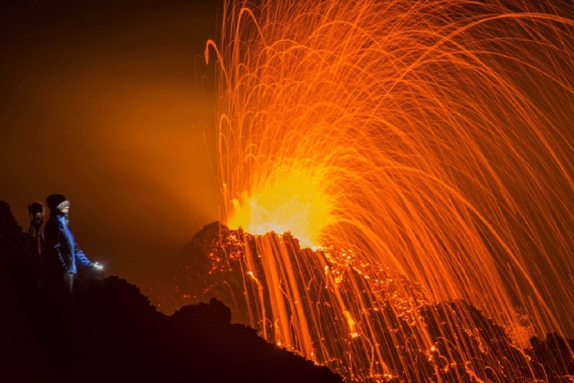 General 1151x768 fire people eruption lava volcano