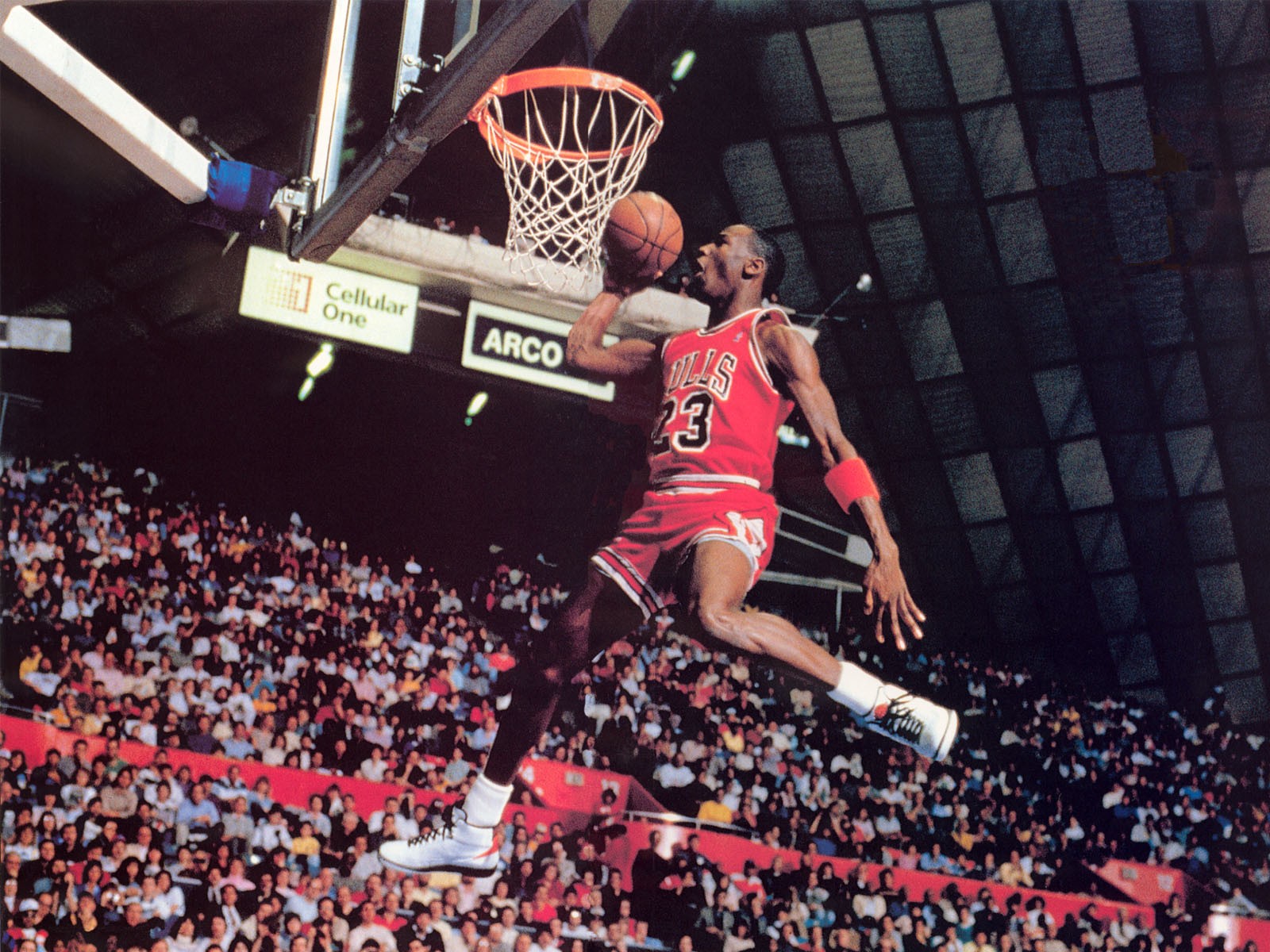 People 1600x1200 men basketball Michael Jordan Chicago Bulls jumping legend NBA hoop red sport ball