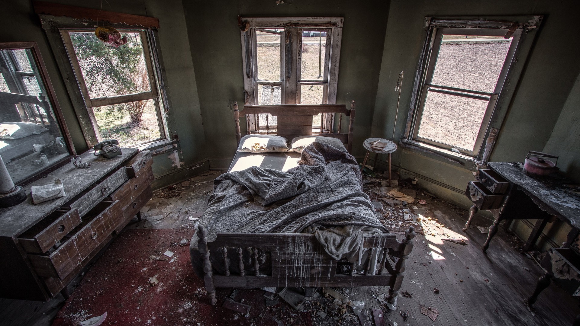 General 1920x1080 indoors abandoned room dirt bed ruins