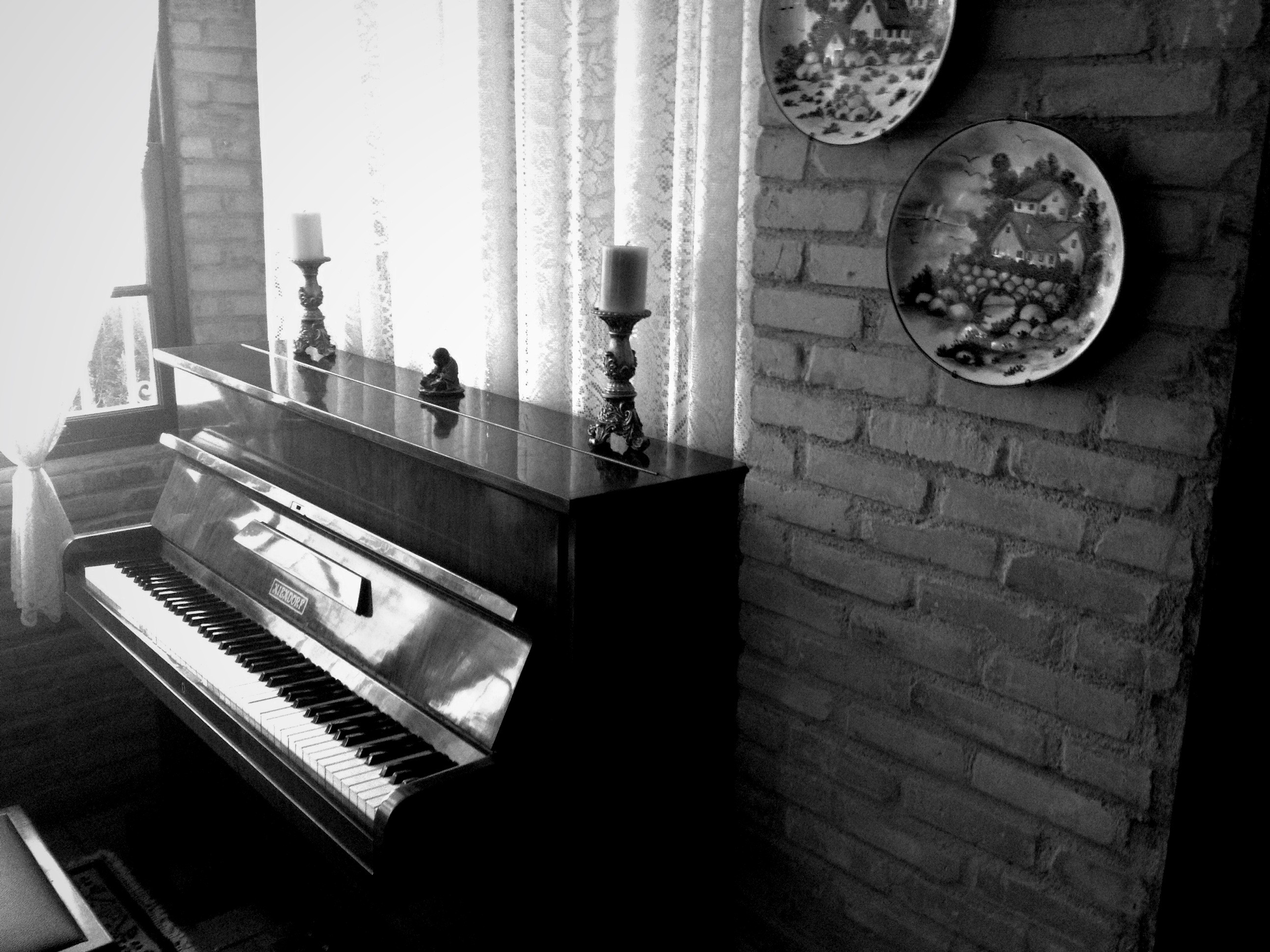 General 2588x1941 piano music monochrome musical instrument indoors