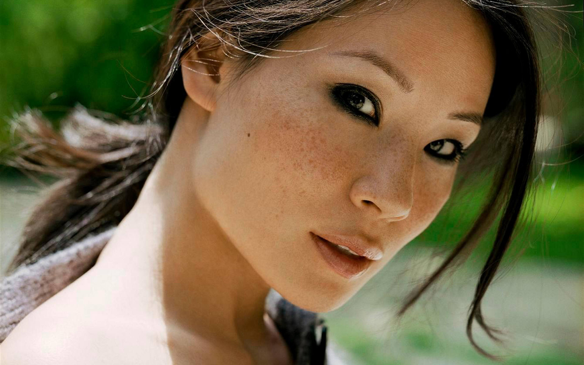 People 1920x1200 women face freckles Lucy Liu Asian brunette dark eyes closeup actress looking at viewer smoky eyes women outdoors outdoors American women