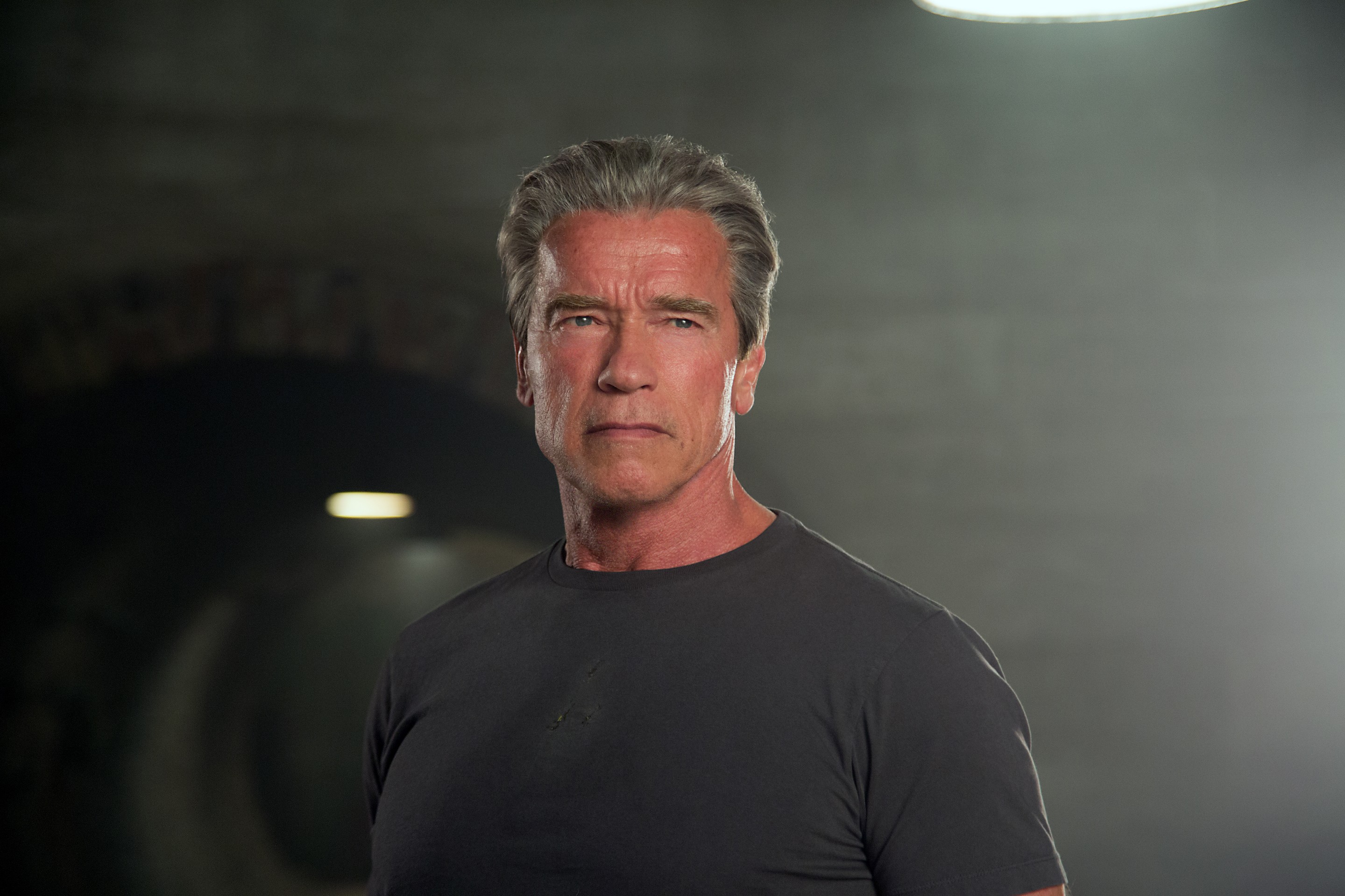 People 2880x1920 Arnold Schwarzenegger movies Terminator Genisys cyborg men machine gray hair film stills science fiction