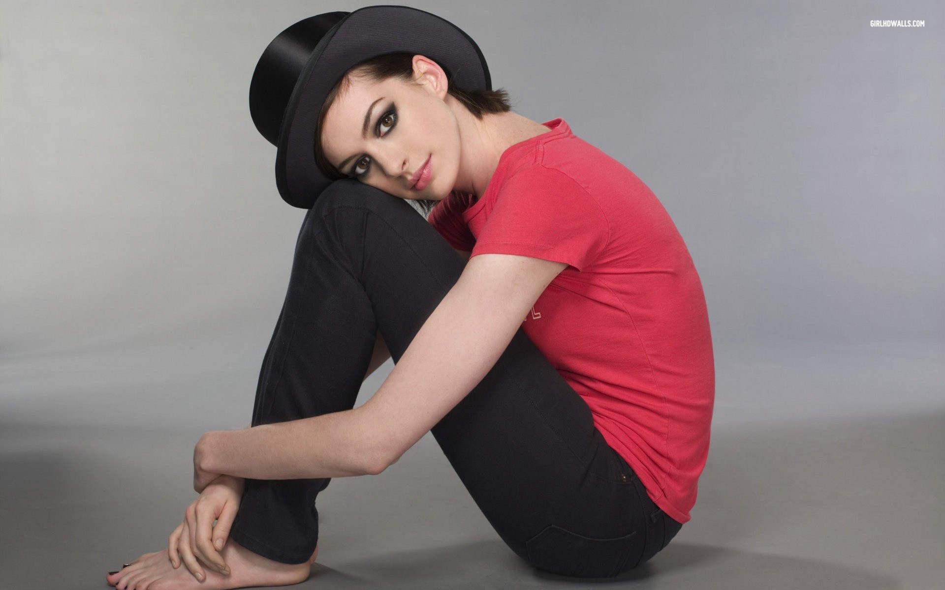 People 1920x1200 Anne Hathaway celebrity actress top hat barefoot hat women with hats makeup looking at viewer women women indoors indoors studio simple background gray background