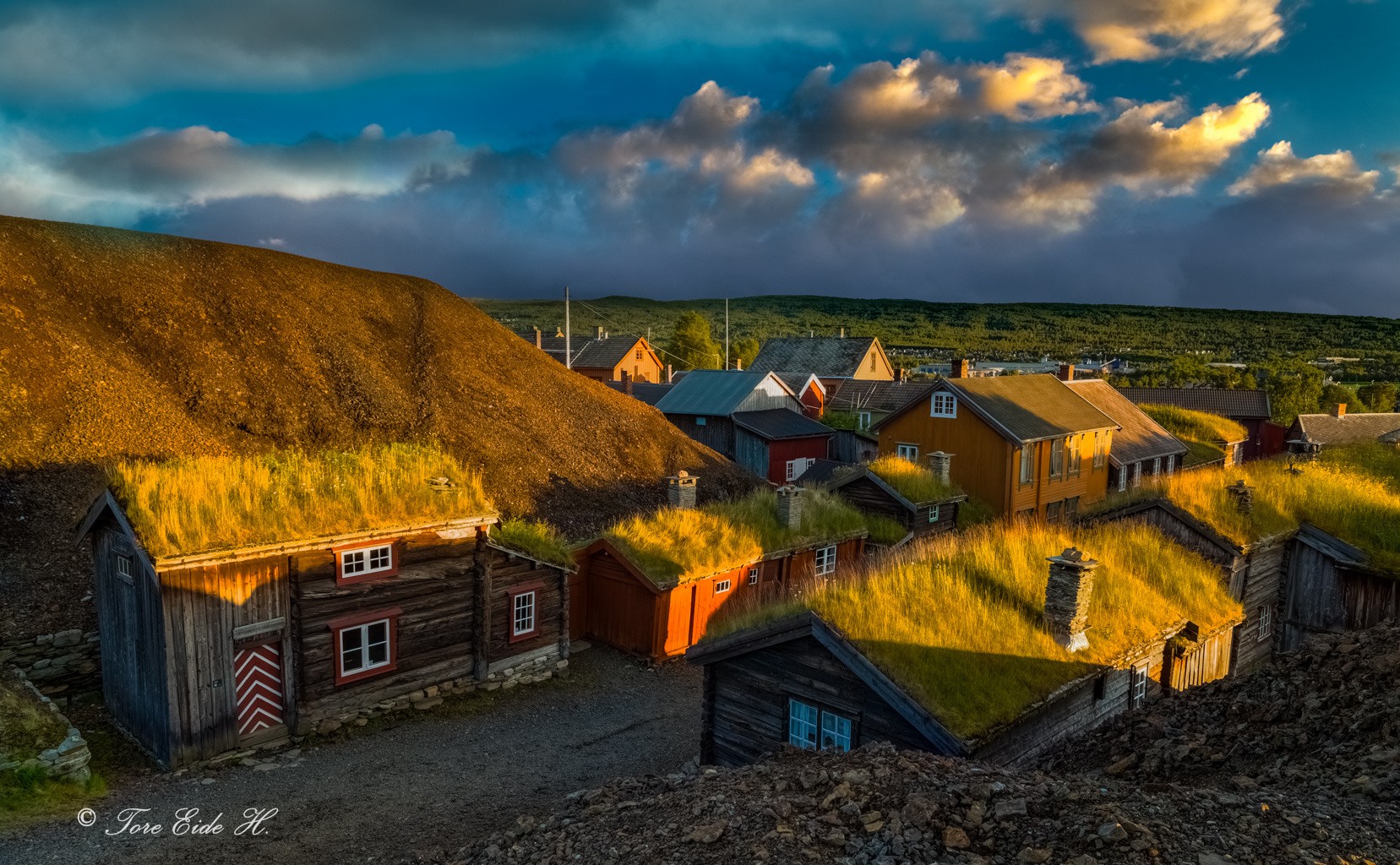 General 1657x1024 Iceland village rooftops cityscape watermarked idyllic sunlight