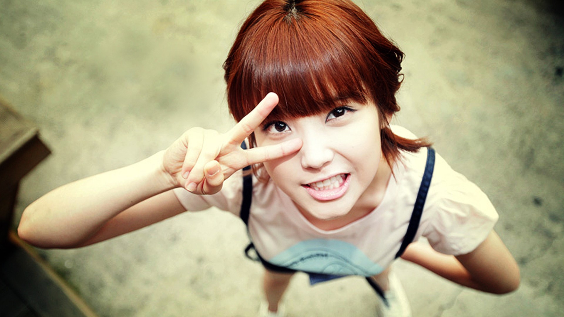 People 1920x1080 K-pop women Asian singer redhead brown eyes Lee Ji-Eun hand gesture dyed hair looking up T-shirt