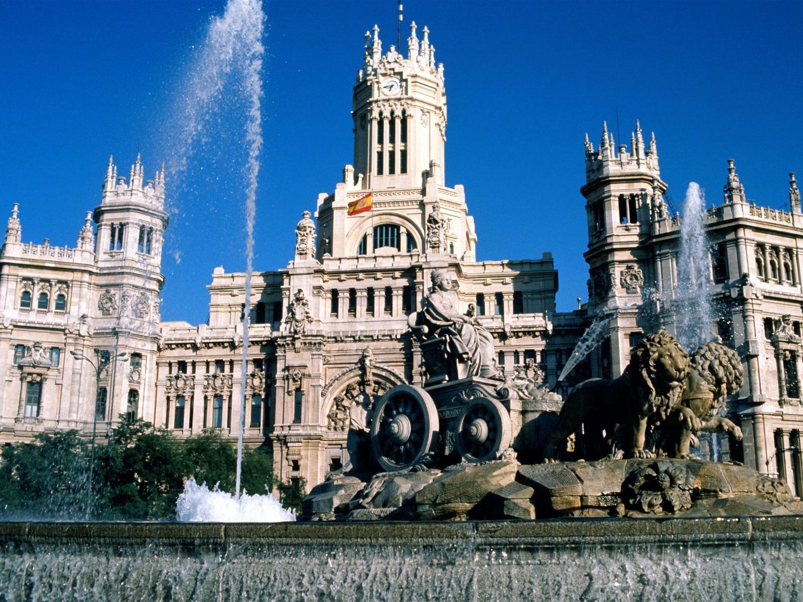 General 1600x1200 fountain Spain building Madrid La Cibeles
