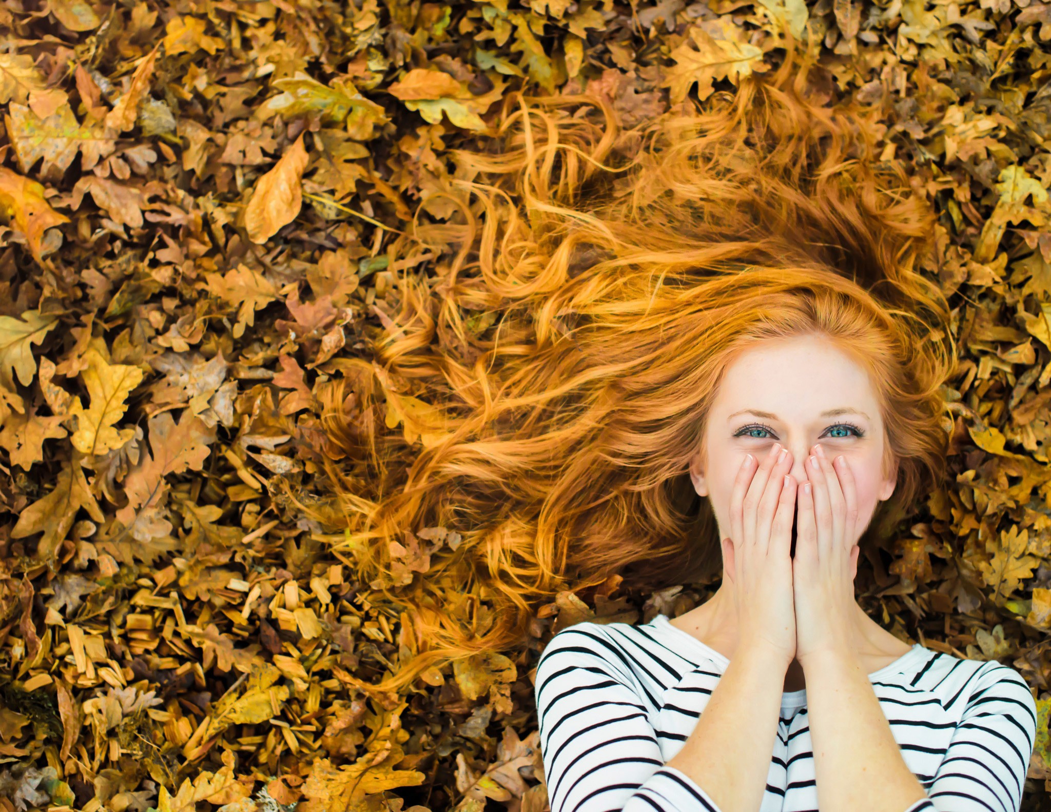 People 2048x1583 leaves women laughing model striped redhead happy fallen leaves blue eyes fall women outdoors striped clothing long hair face hand on face