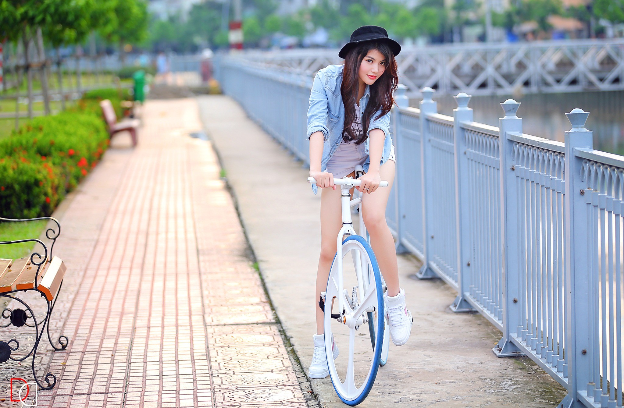 People 2047x1339 Asian women bicycle outdoors brunette long hair wavy hair looking at viewer hat millinery fixie vehicle women with bicycles women with hats women outdoors urban smiling model