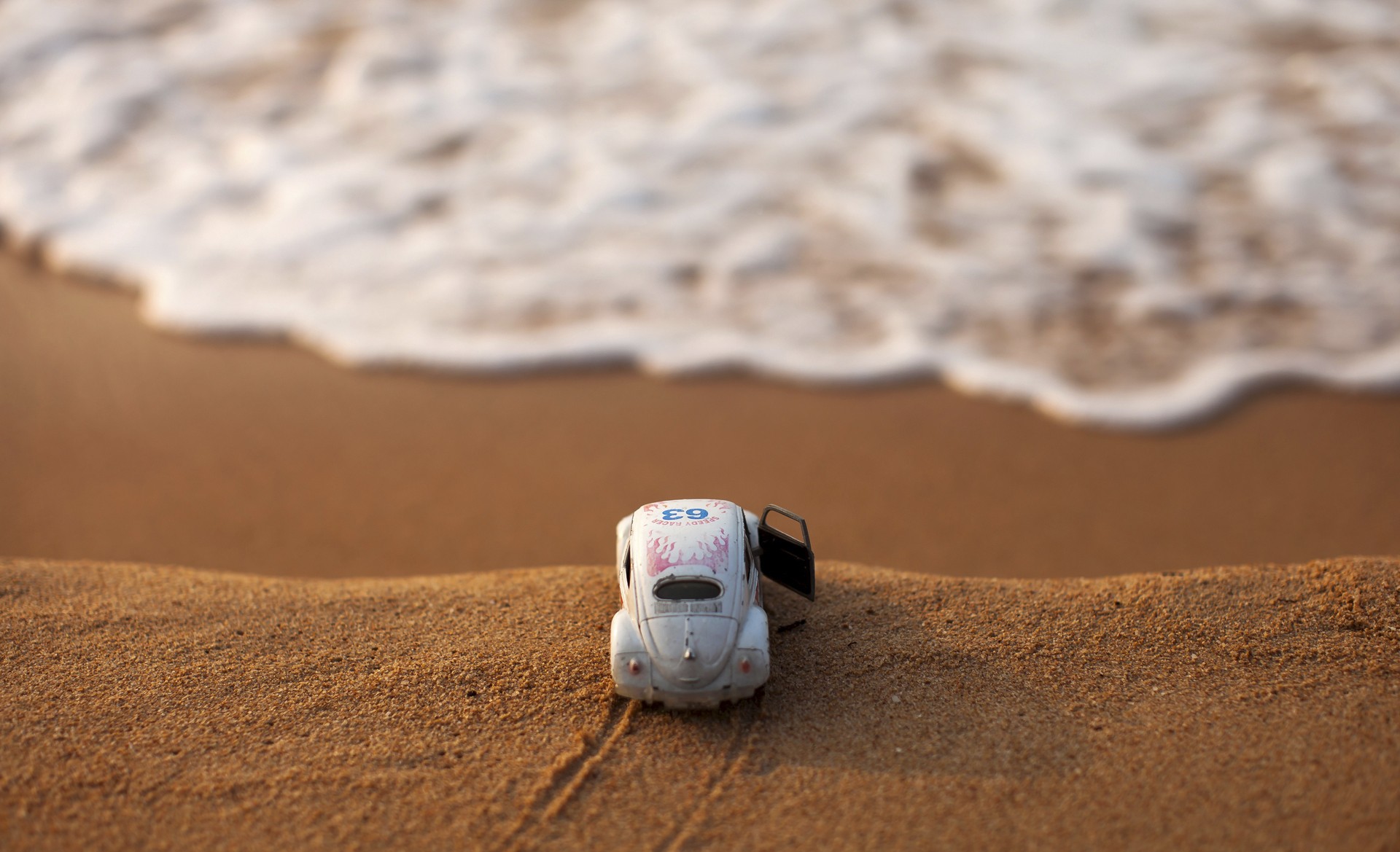 General 1920x1169 beach water toys macro car Volkswagen Beetle sand miniatures vehicle Volkswagen