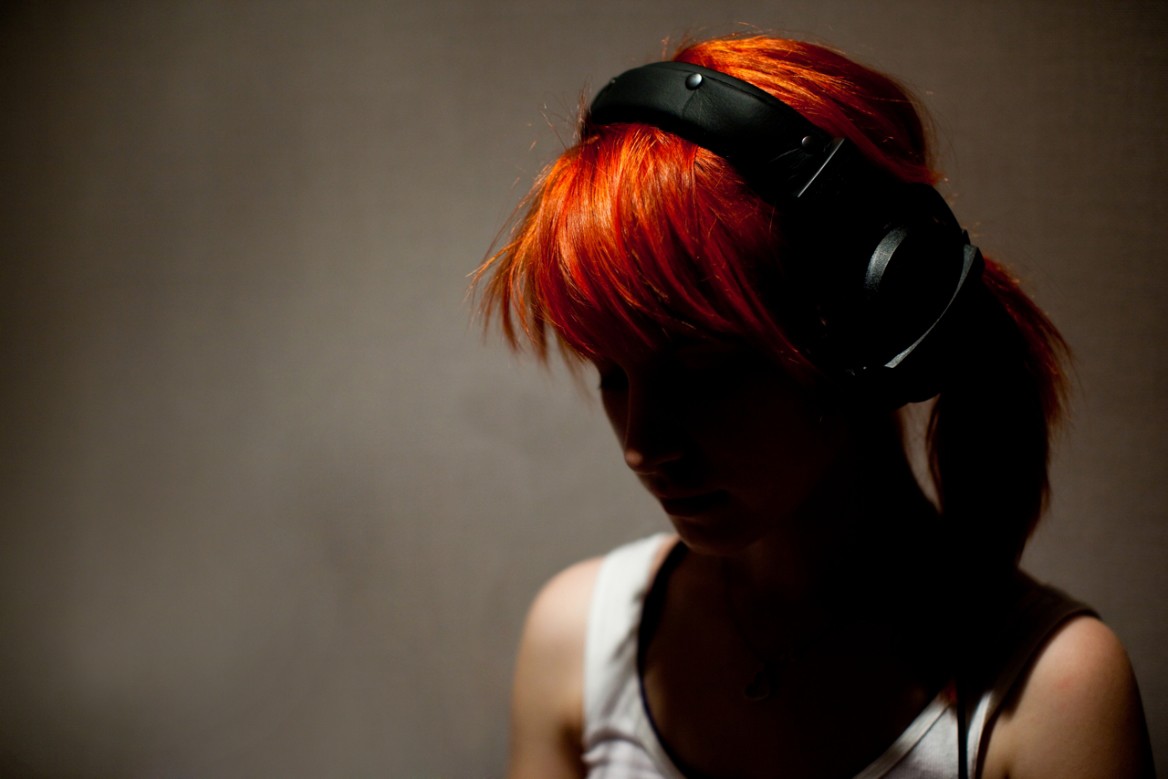 People 1168x779 music sound Hayley Williams women women indoors indoors redhead dyed hair studio face headphones