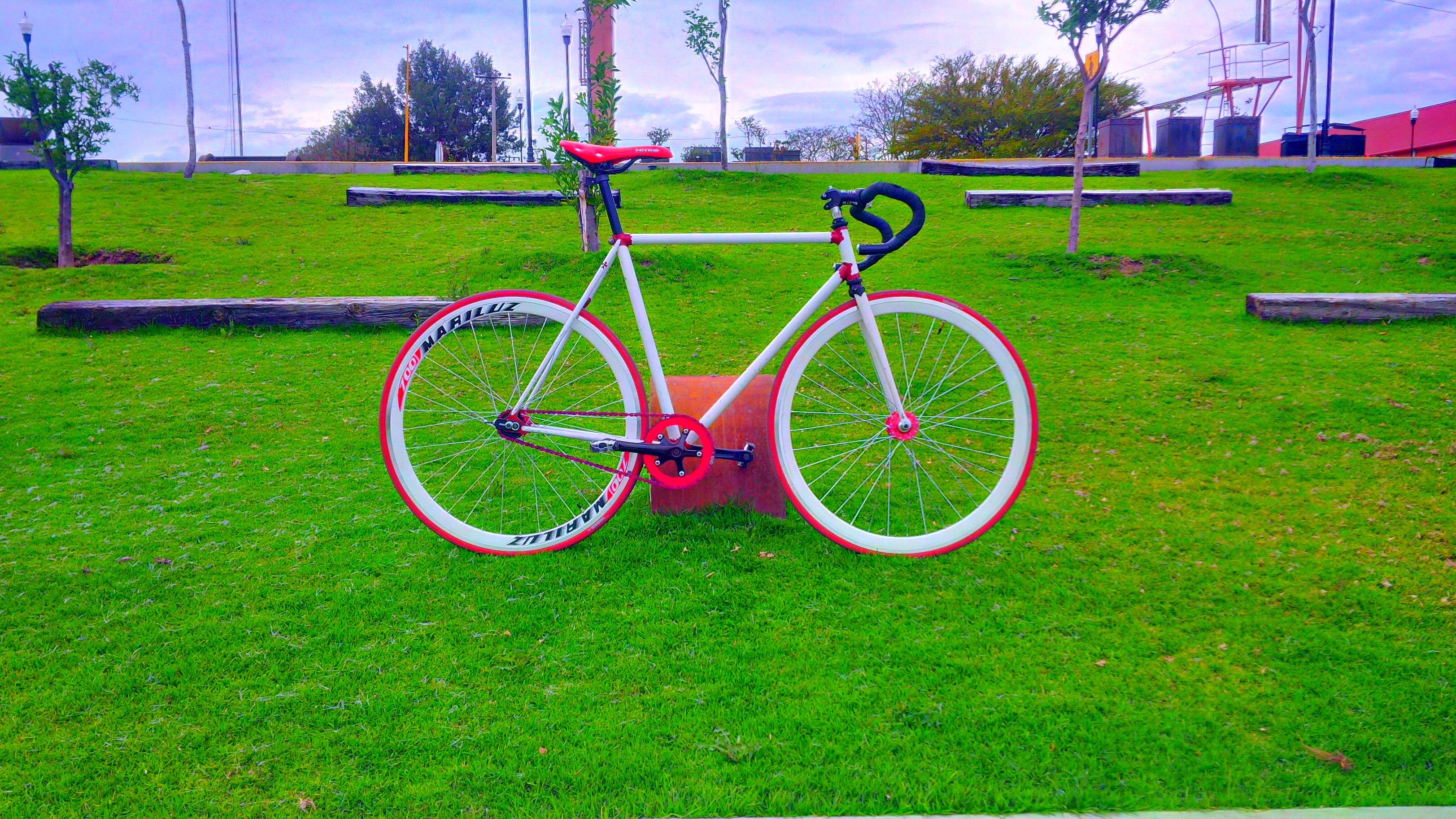 General 3246x1826 fixie vehicle grass outdoors bicycle