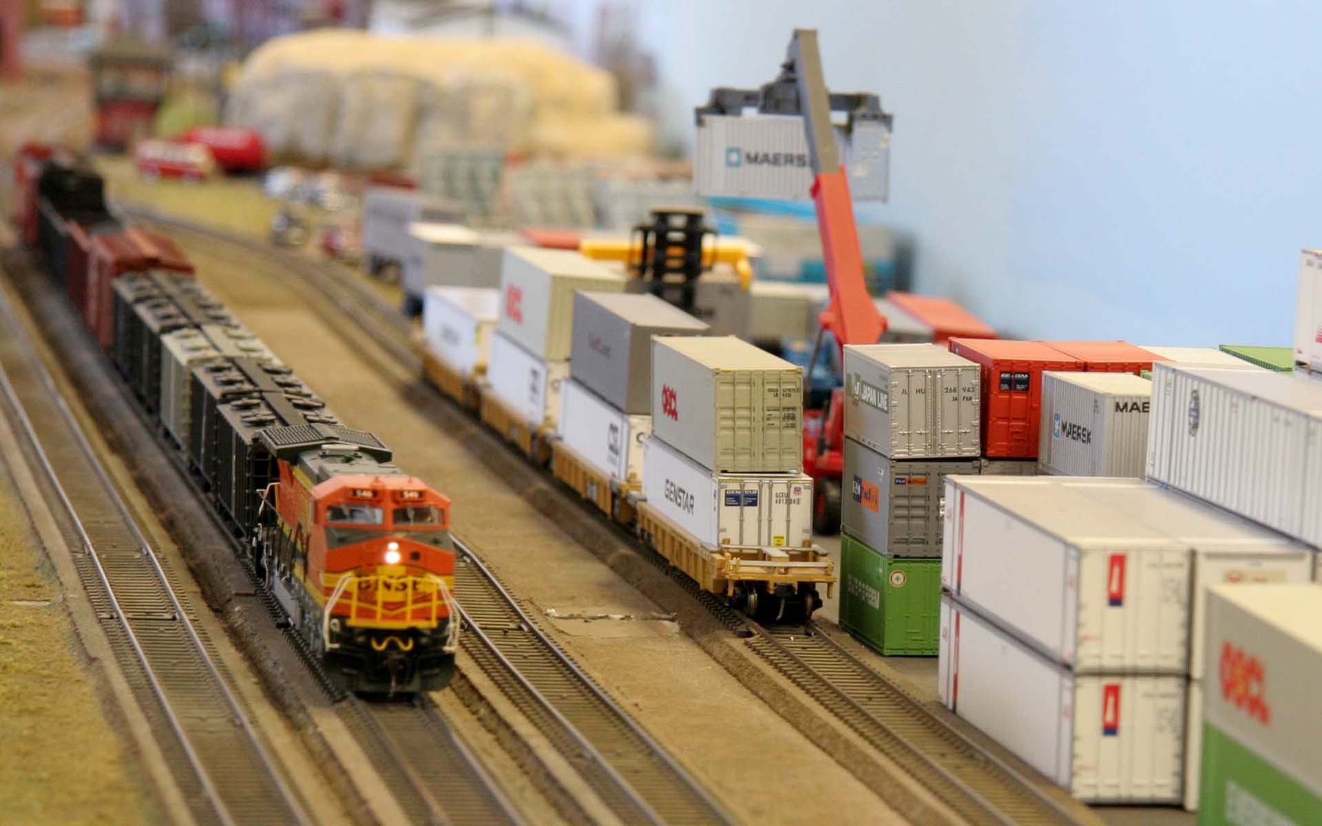 General 1920x1200 train toys tilt shift ports containers vehicle BNSF freight train model train